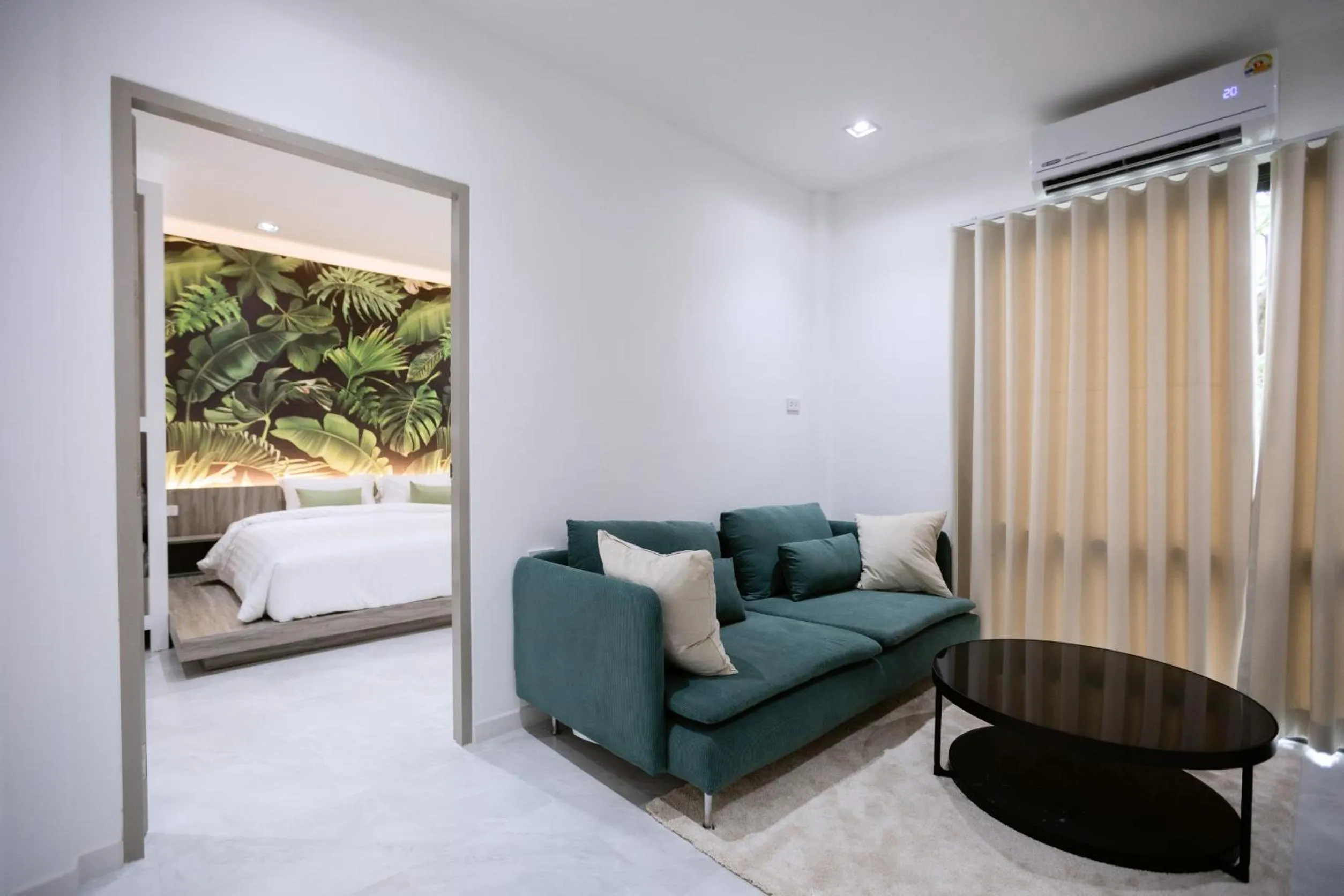 Living room, Bed in Tree Airport Hotel Hatyai