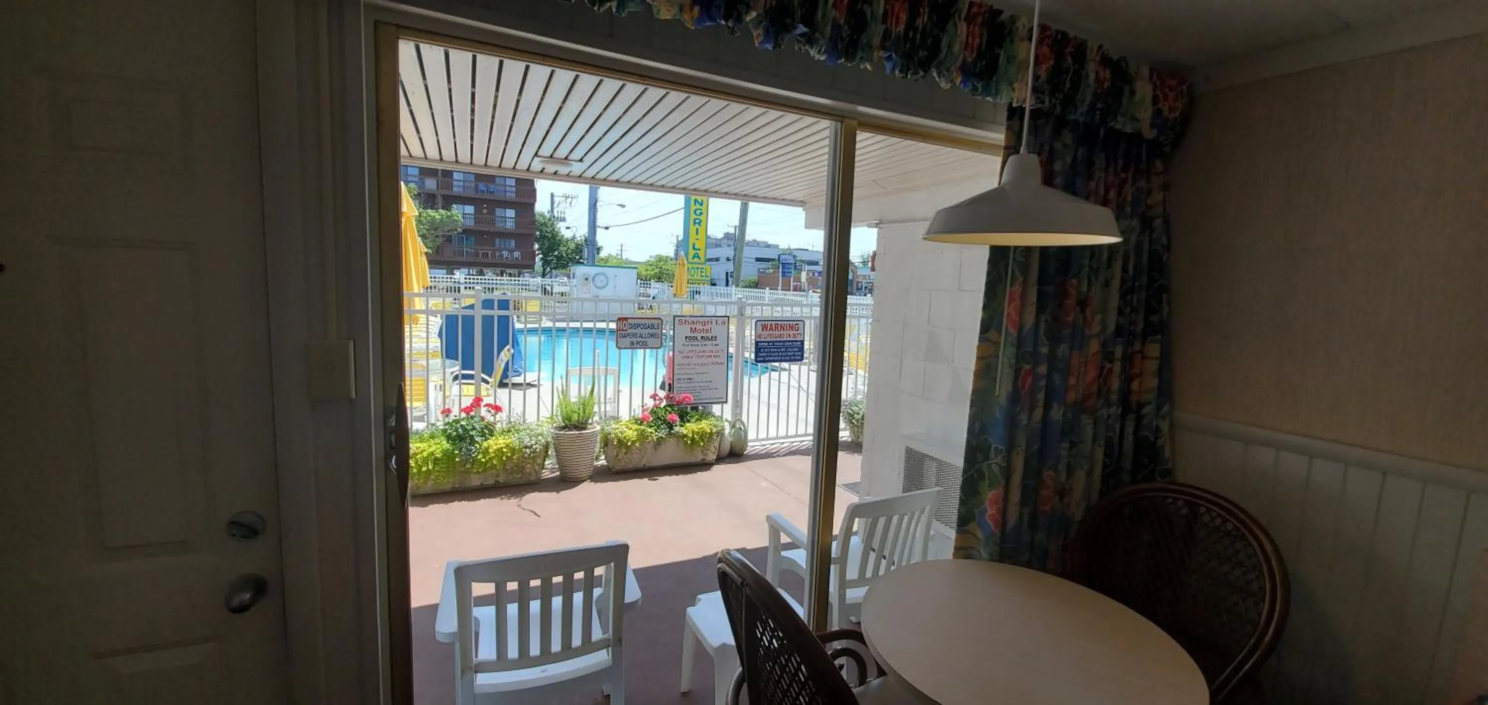 Shangri-La Motel