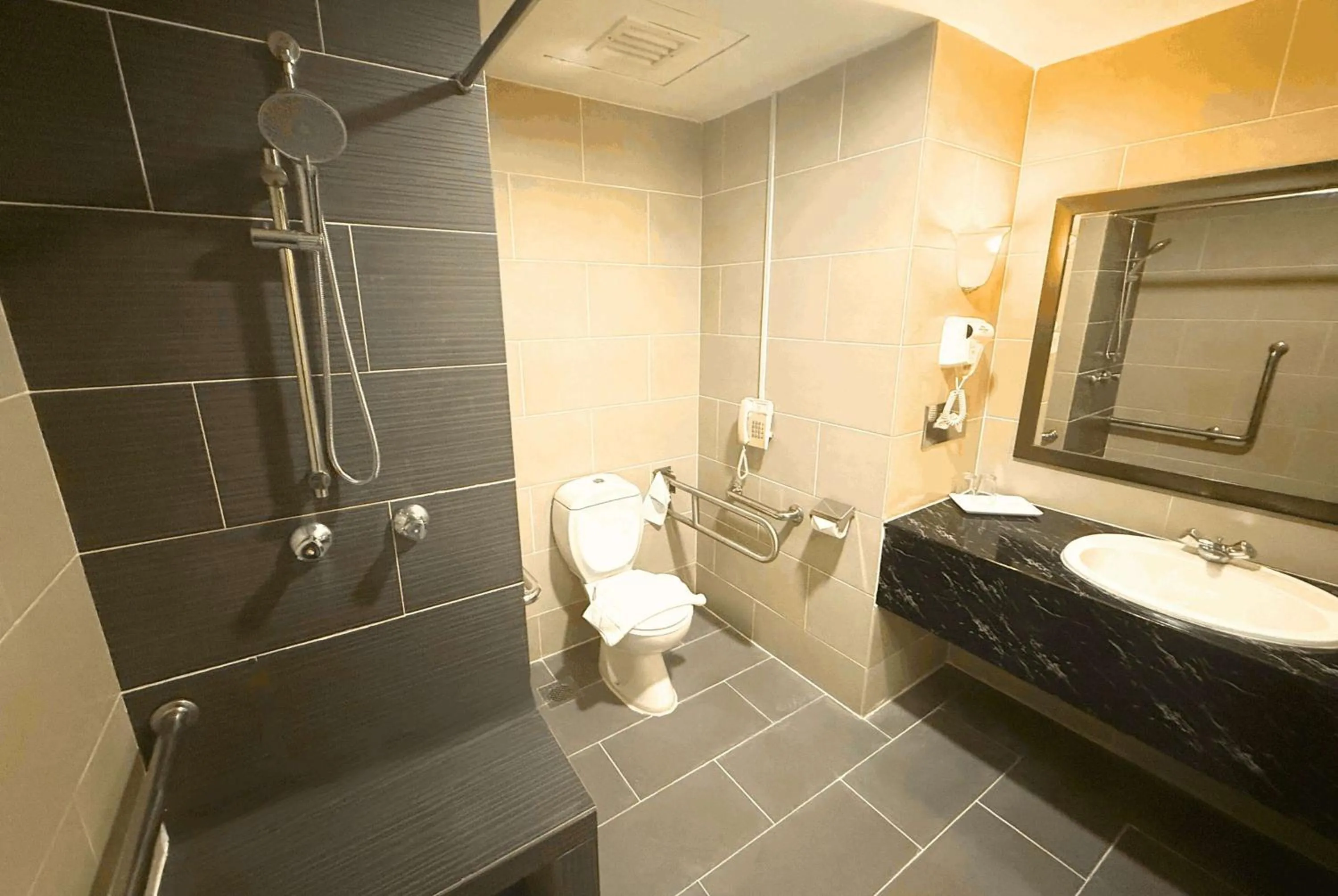Bathroom in Howard Johnson By Wyndham Kuala Lumpur 118