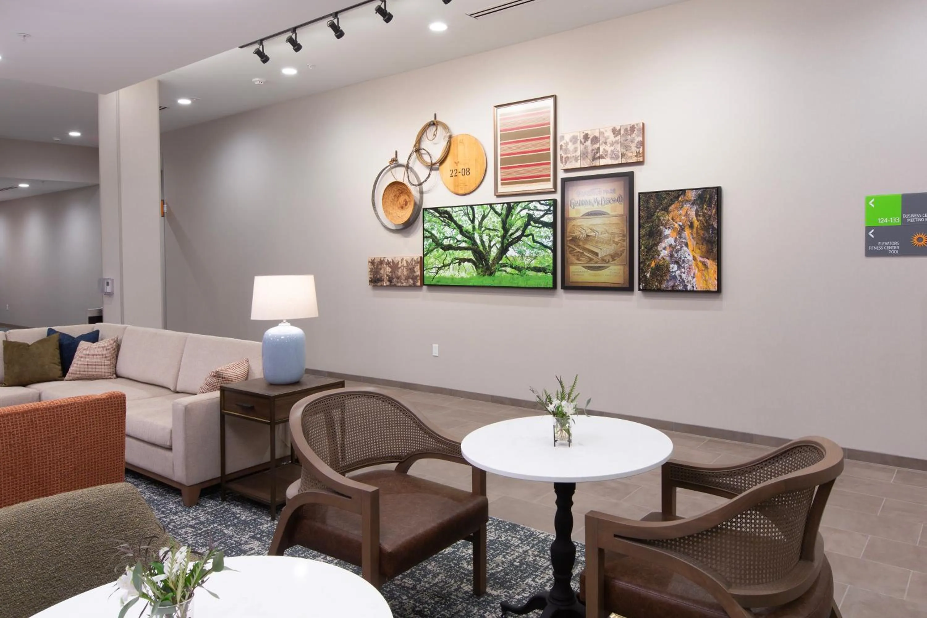 Seating area in La Quinta Inn and Suites by Wyndham Lincoln