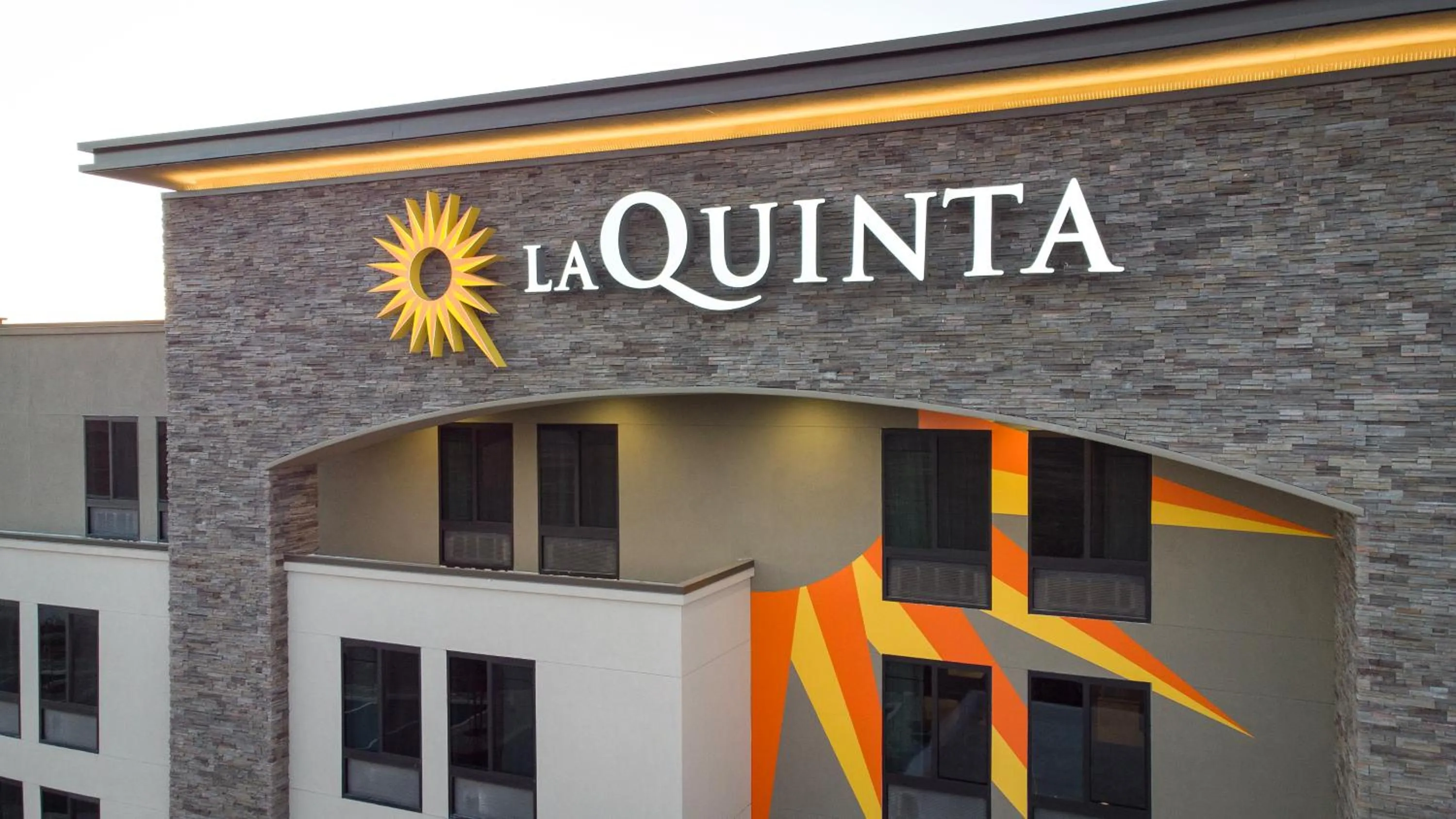 Property building in La Quinta Inn and Suites by Wyndham Lincoln
