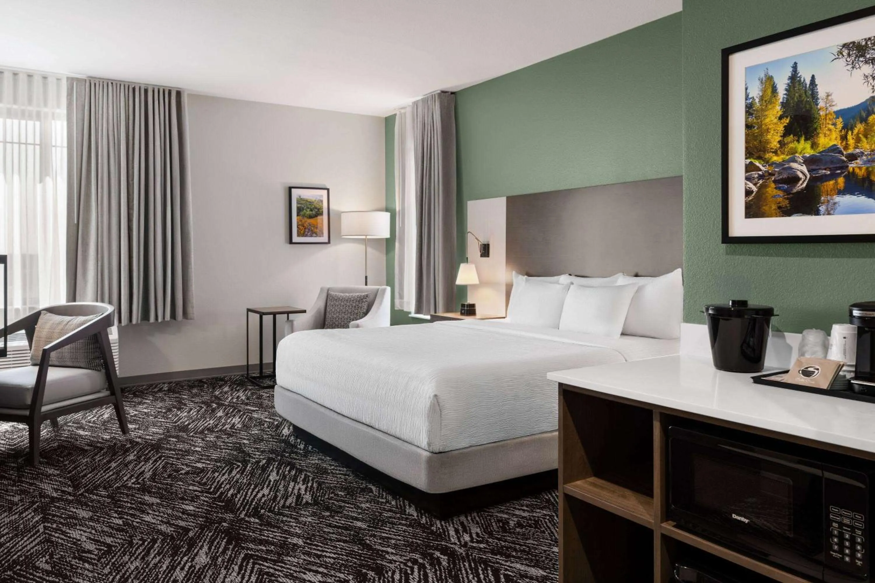 Photo of the whole room, Bed in La Quinta Inn and Suites by Wyndham Lincoln