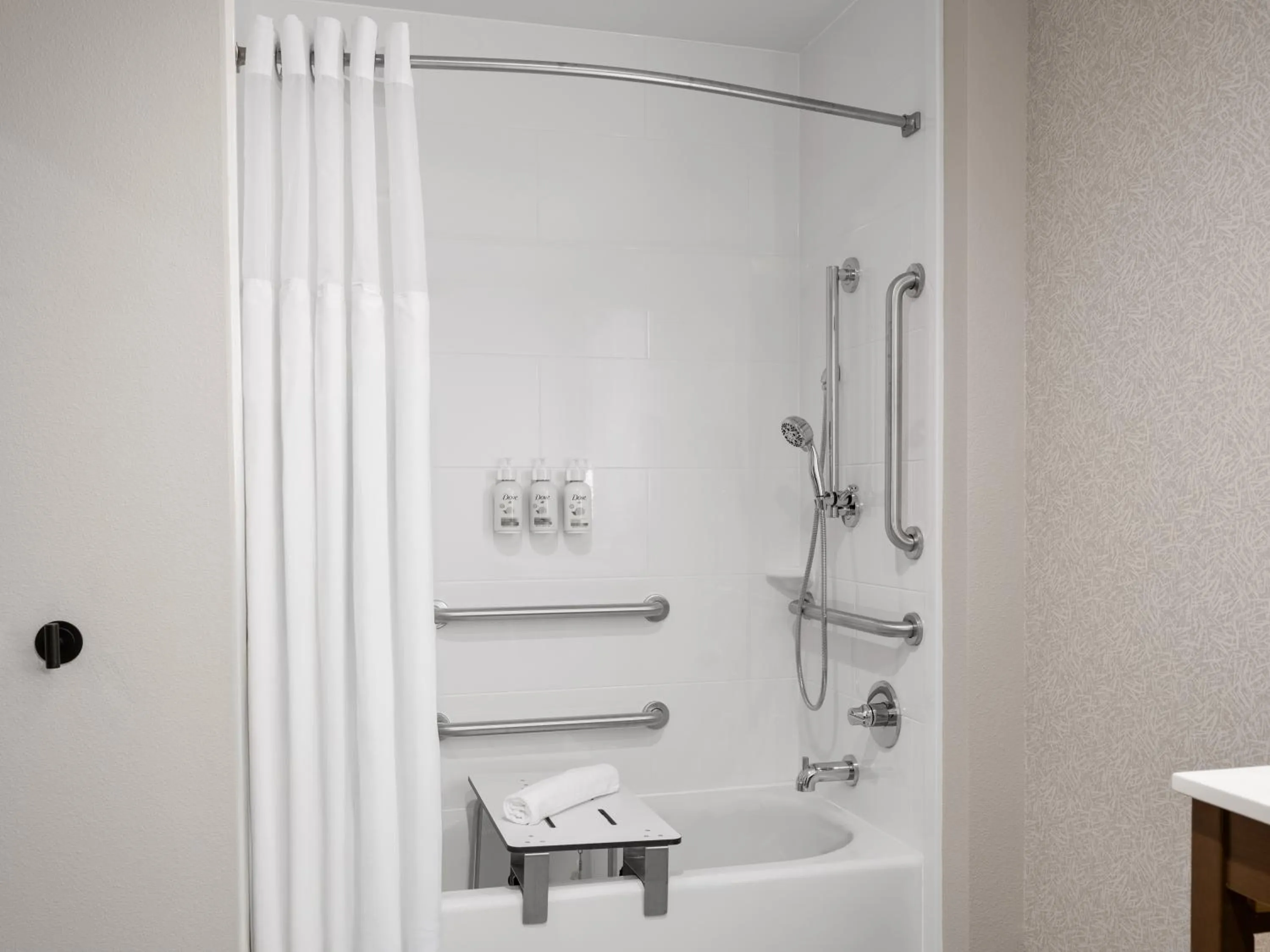 Bathroom in La Quinta Inn and Suites by Wyndham Lincoln