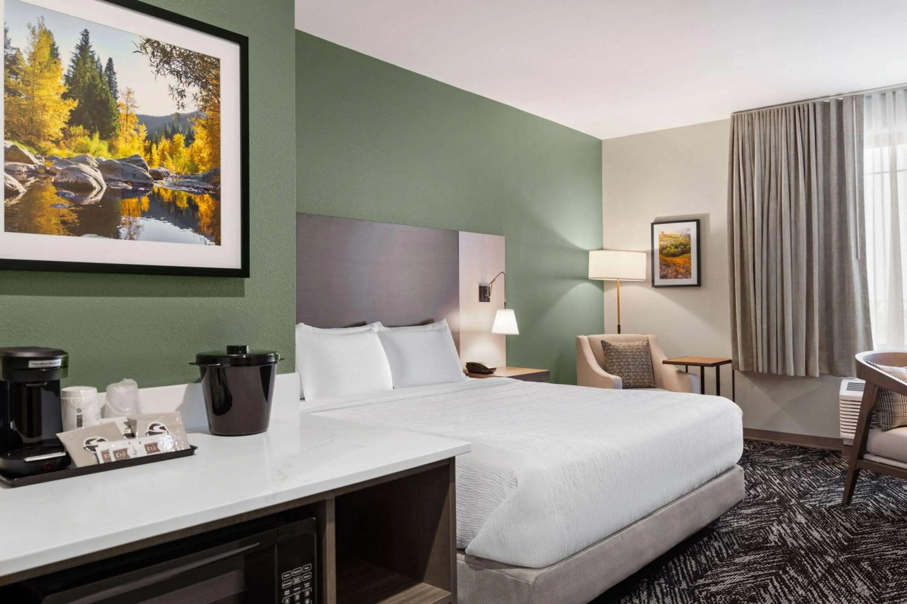 Photo of the whole room, Bed in La Quinta Inn and Suites by Wyndham Lincoln