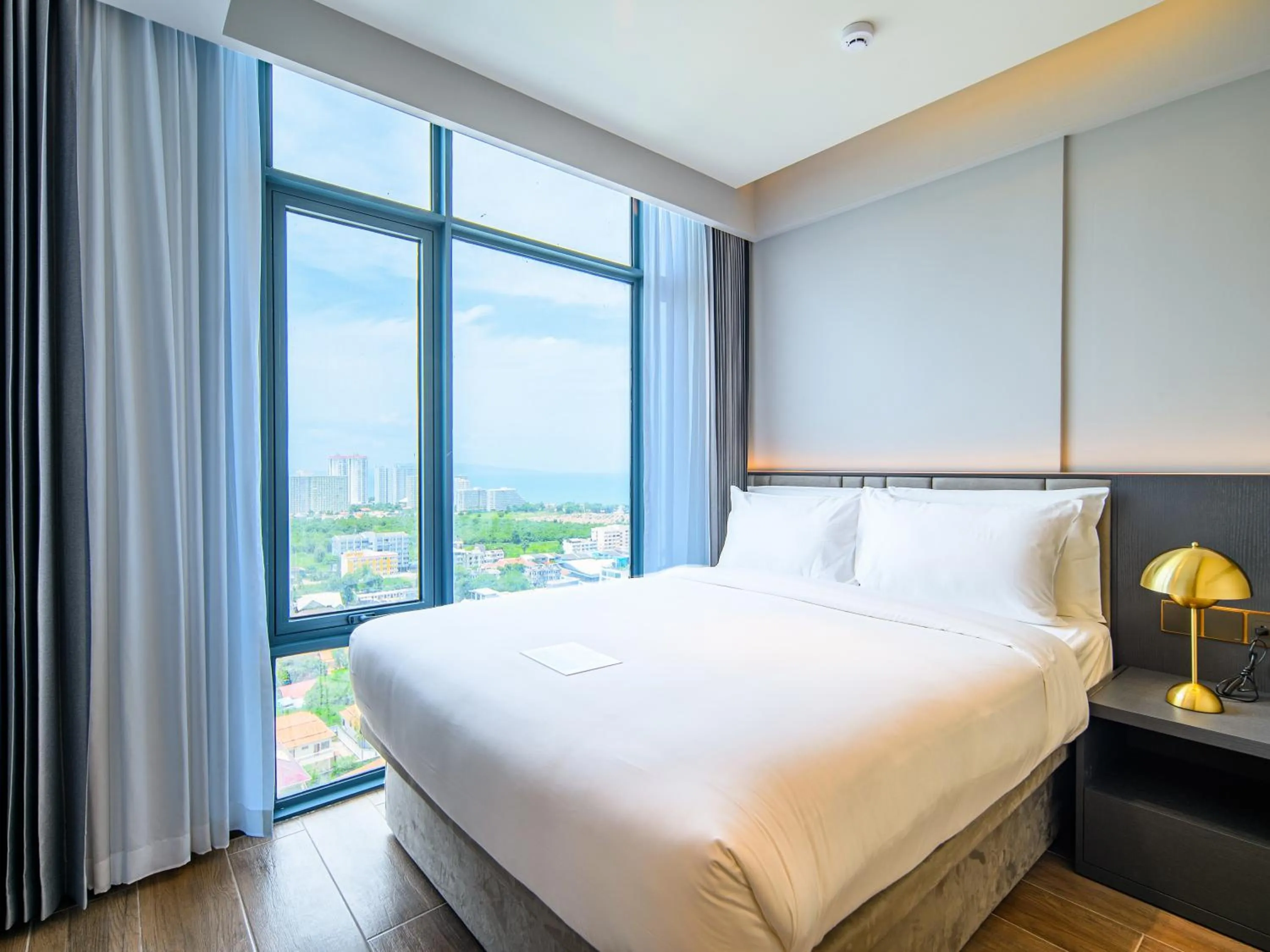 Bed in Beverly Mountain Bay, Trademark Collection by Wyndham