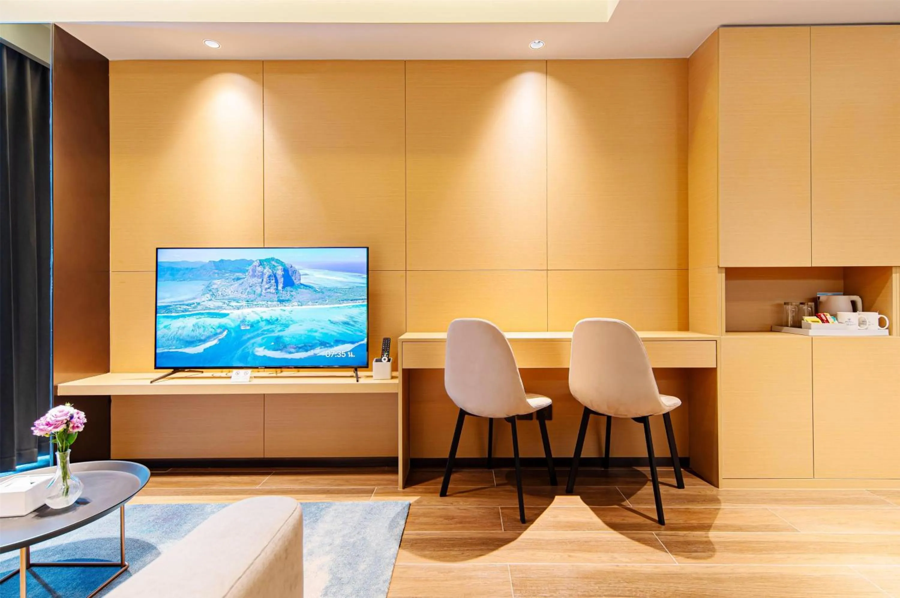 Photo of the whole room in Beverly Mountain Bay, Trademark Collection by Wyndham