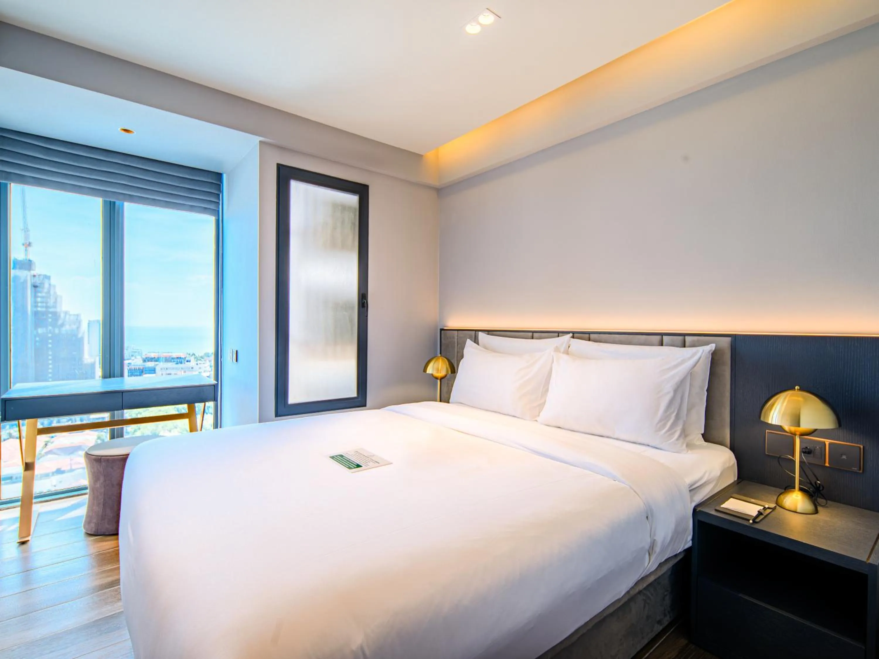 Bed in Beverly Mountain Bay, Trademark Collection by Wyndham