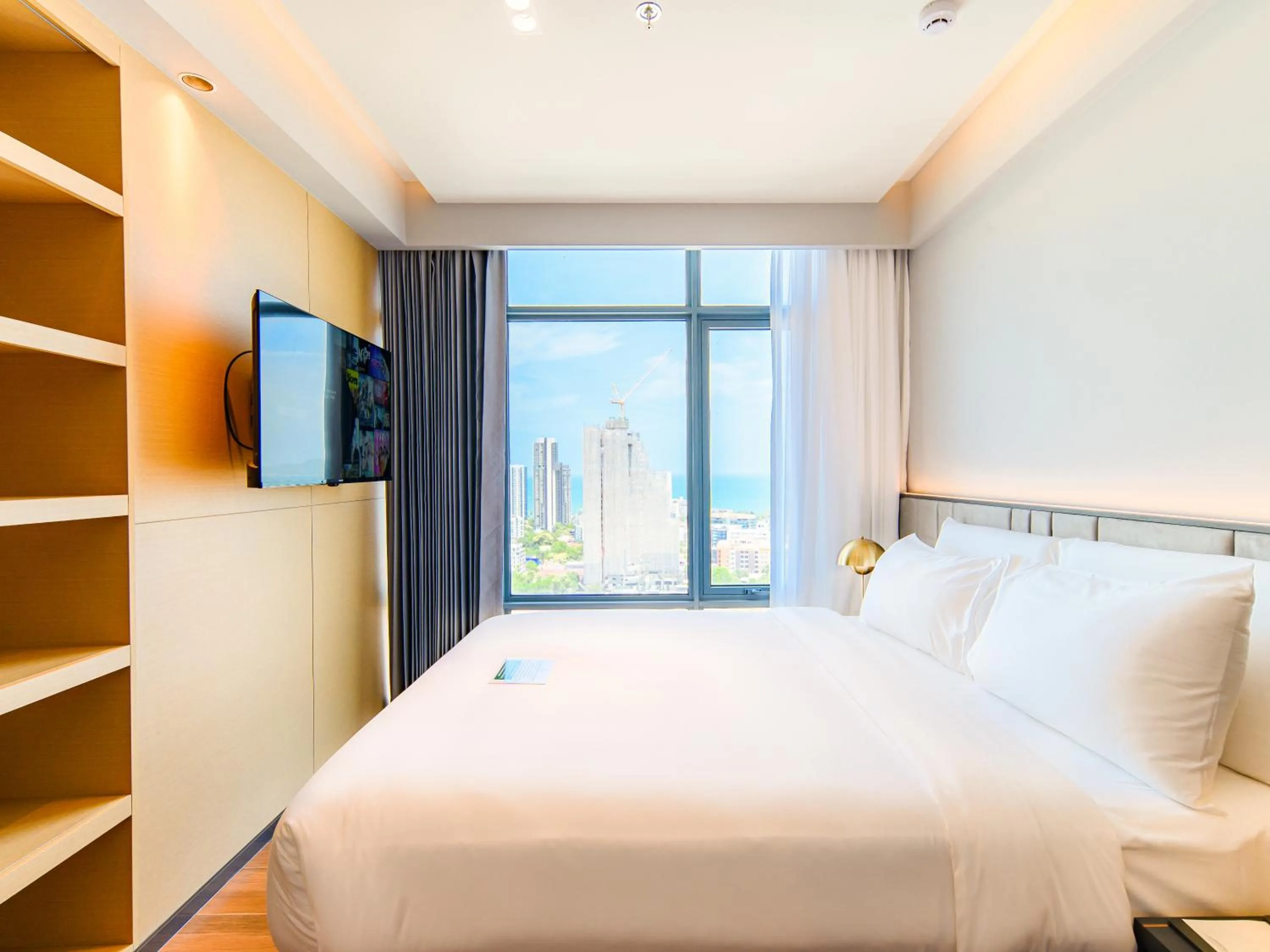 Bed in Beverly Mountain Bay, Trademark Collection by Wyndham