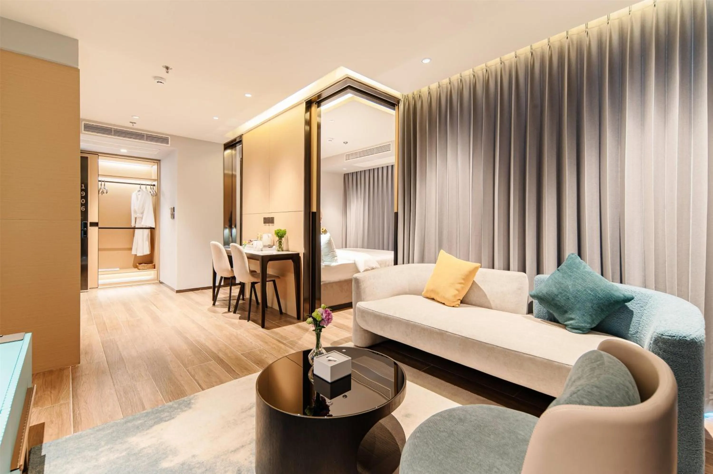 Photo of the whole room, Bed in Beverly Mountain Bay, Trademark Collection by Wyndham