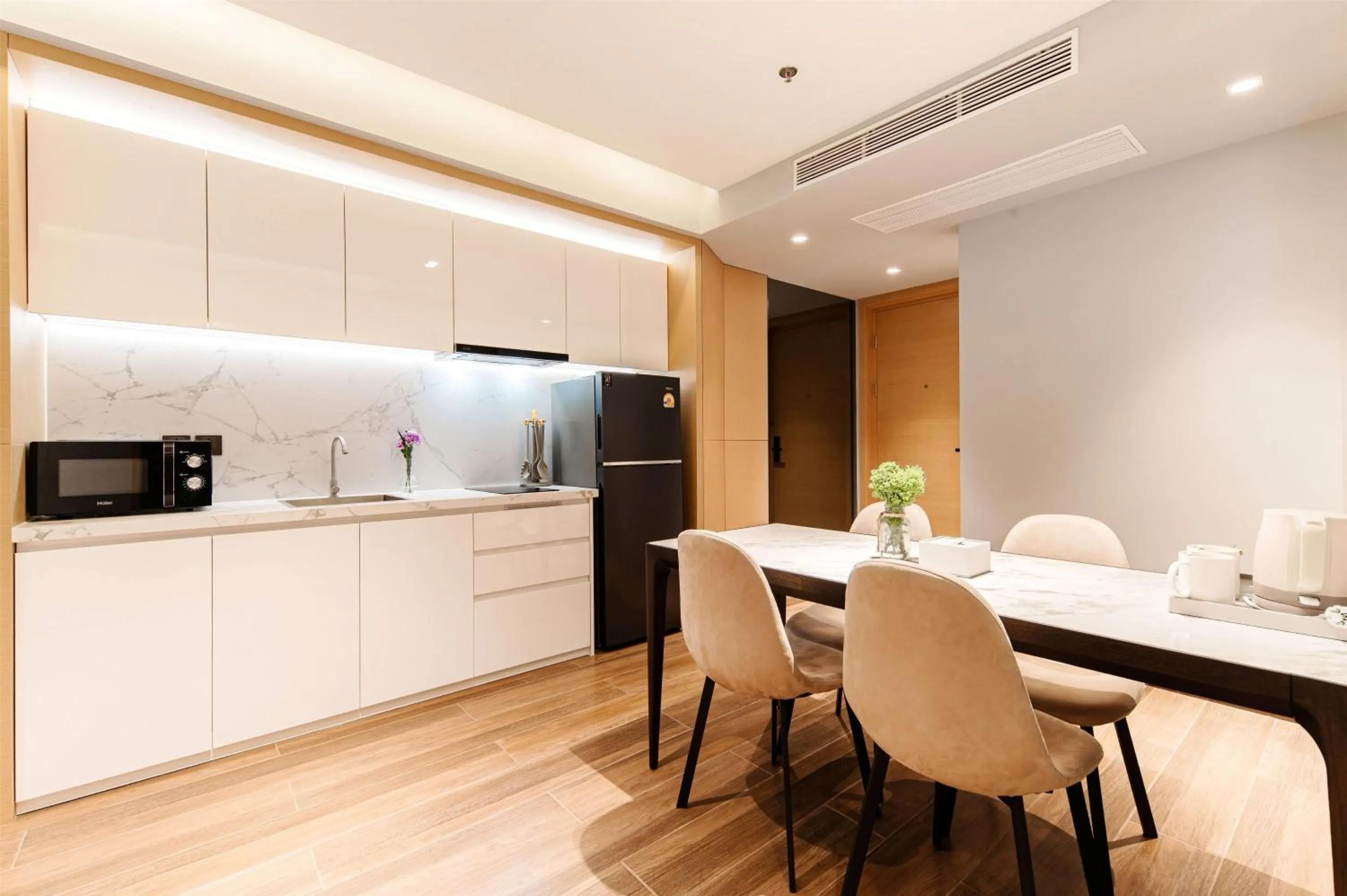 Photo of the whole room in Beverly Mountain Bay, Trademark Collection by Wyndham