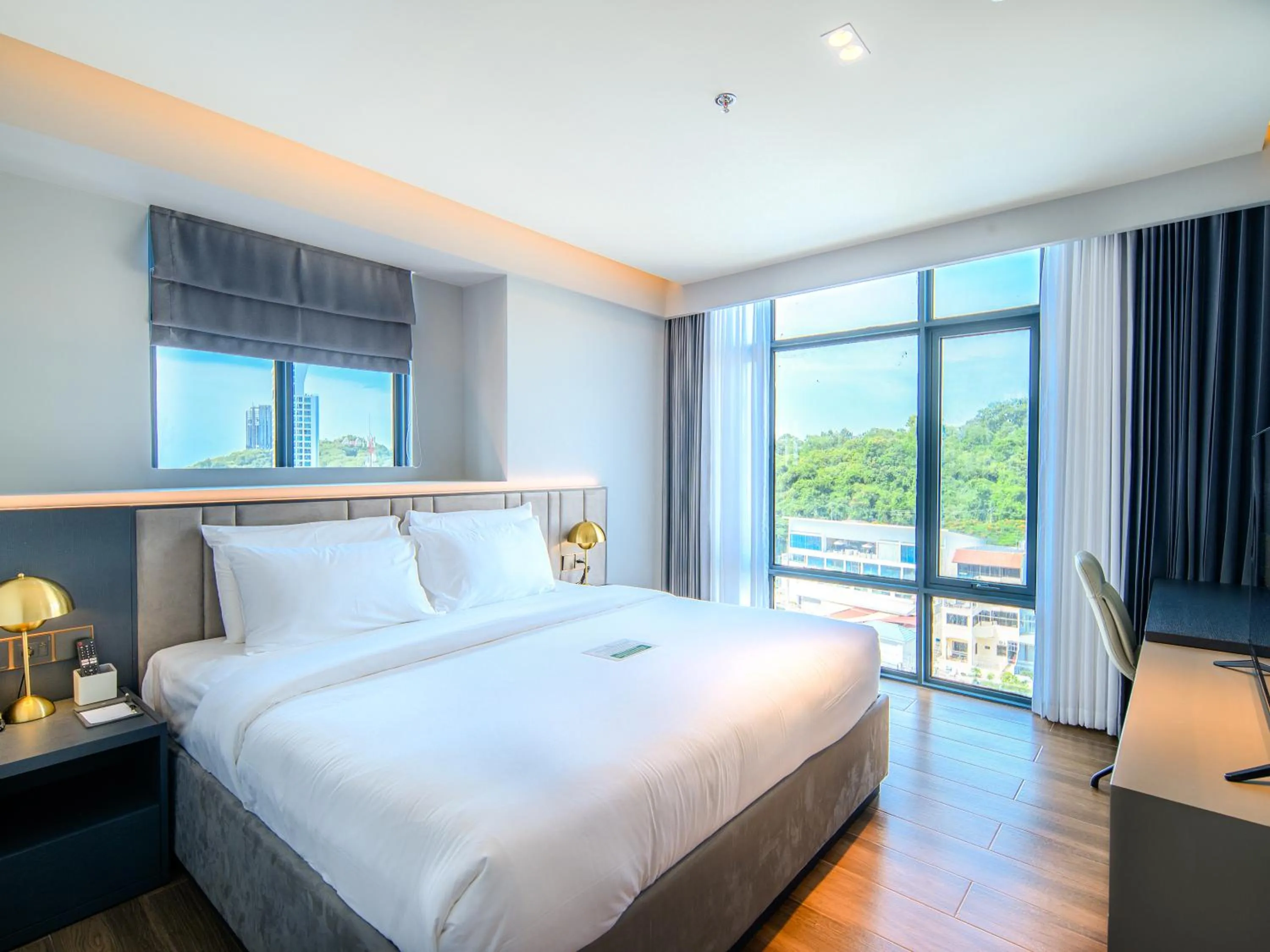 Bed in Beverly Mountain Bay, Trademark Collection by Wyndham