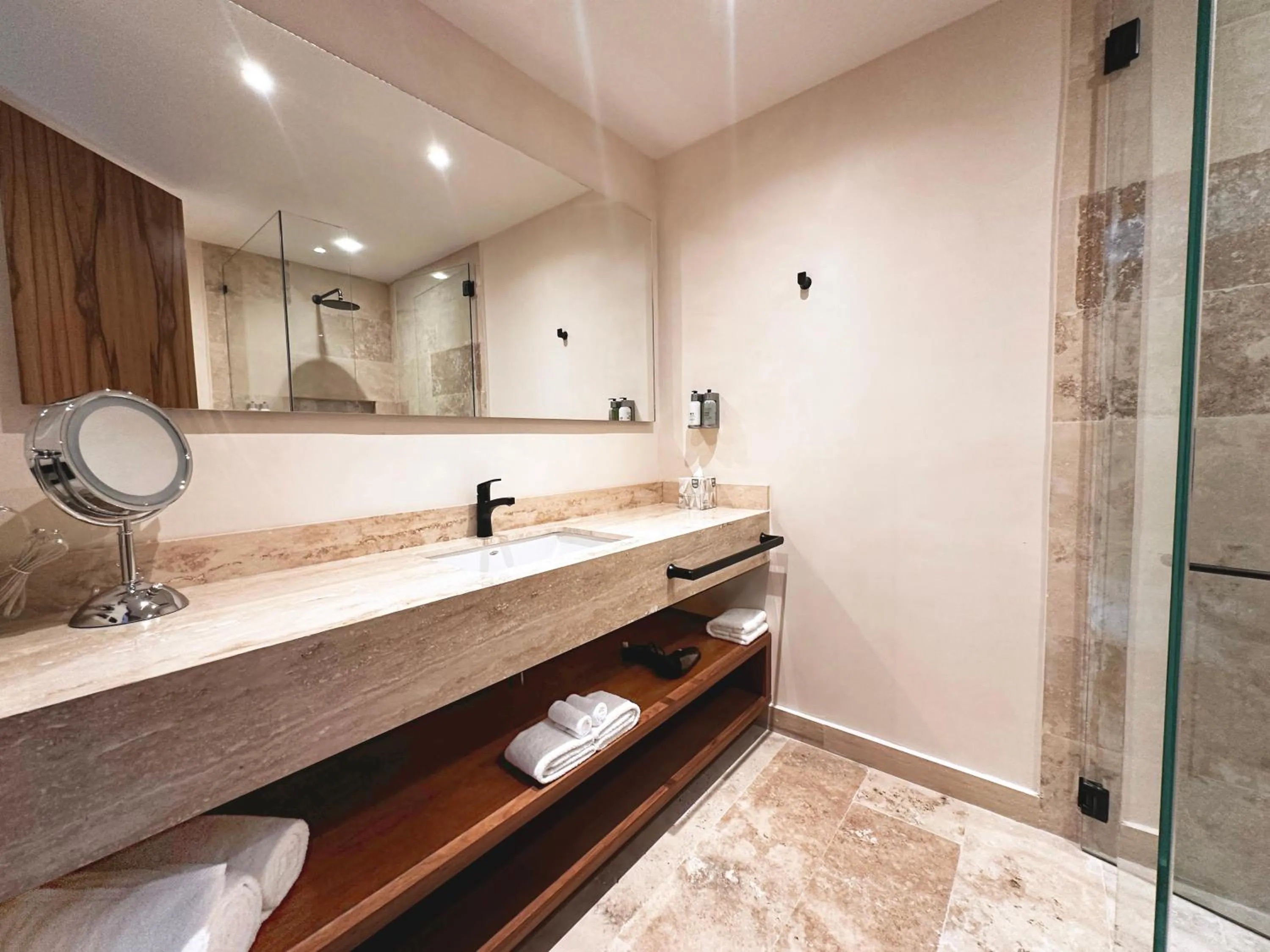 Shower in Wyndham Tulum