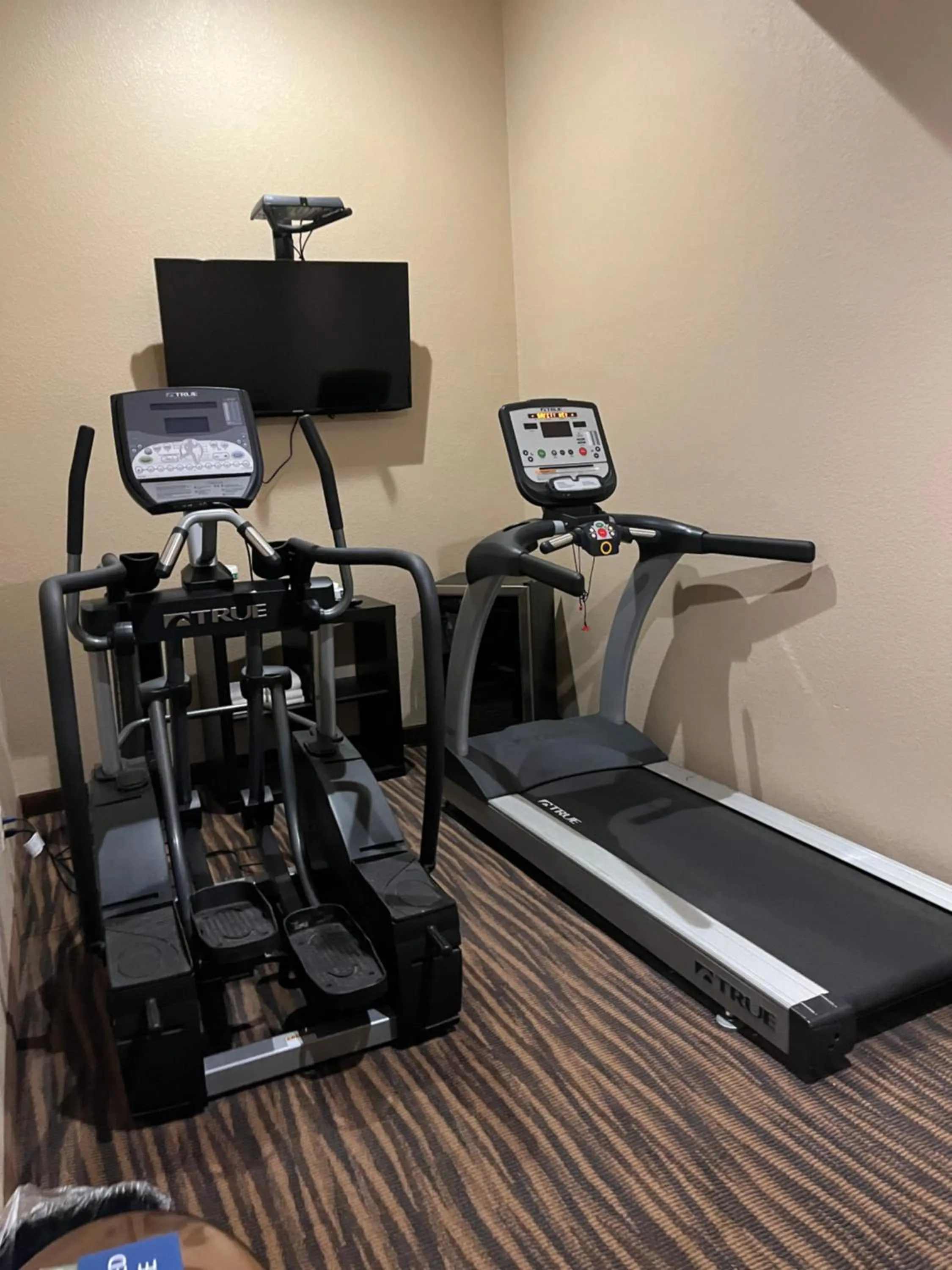 Fitness centre/facilities in Cobblestone Inn & Suites - Denison | Oak Ridge