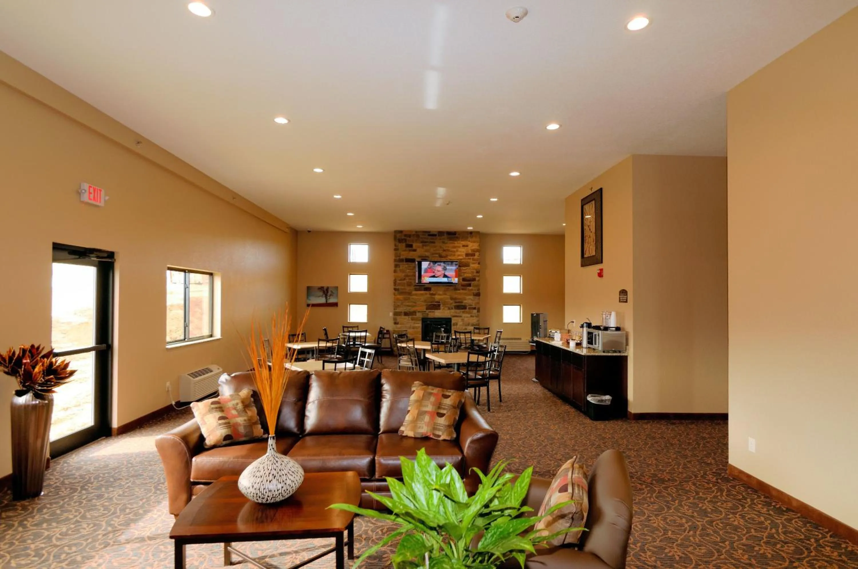 Lobby or reception in Cobblestone Inn & Suites - Denison | Oak Ridge