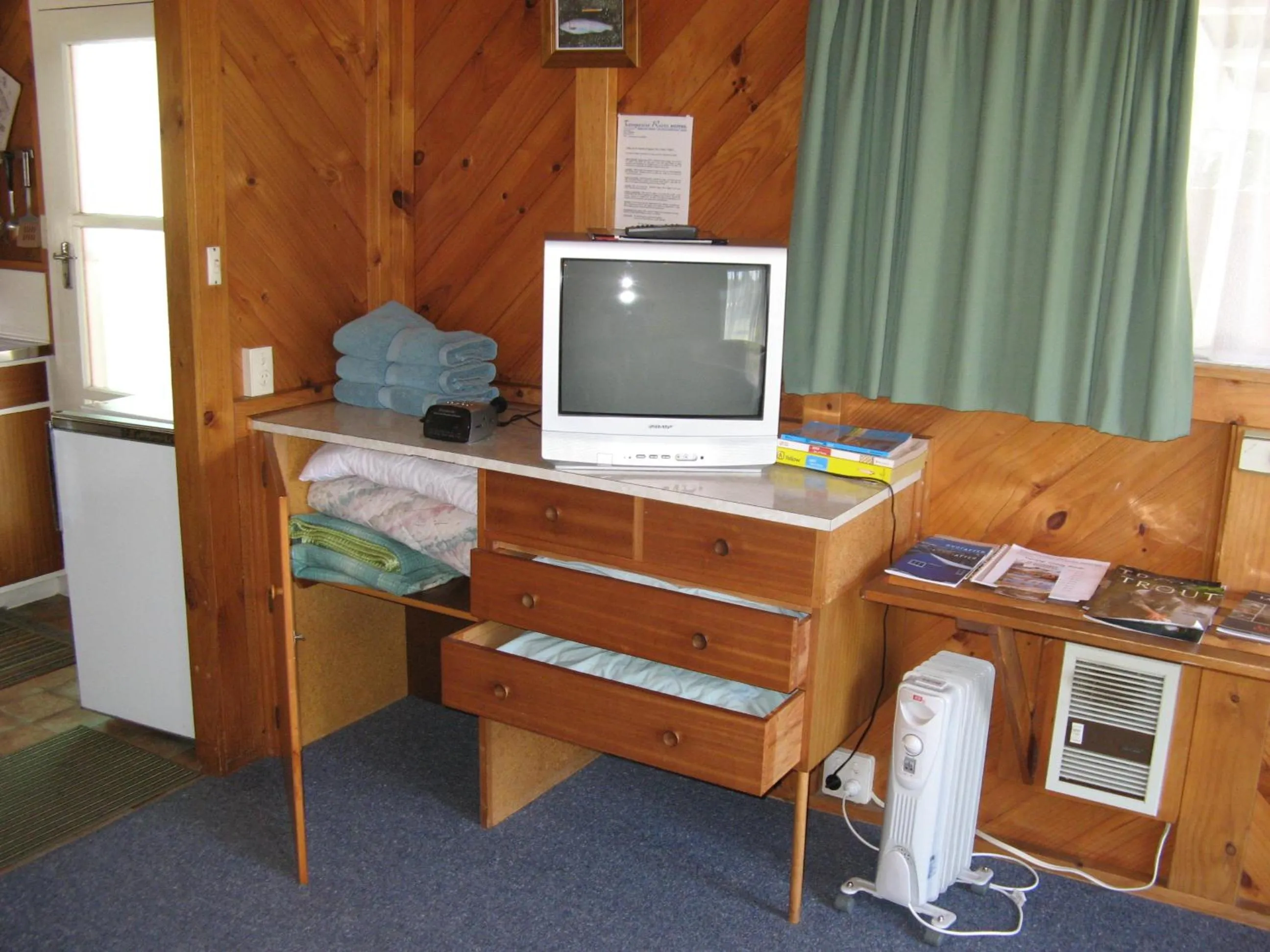 Bedroom in Tongariro River Motel