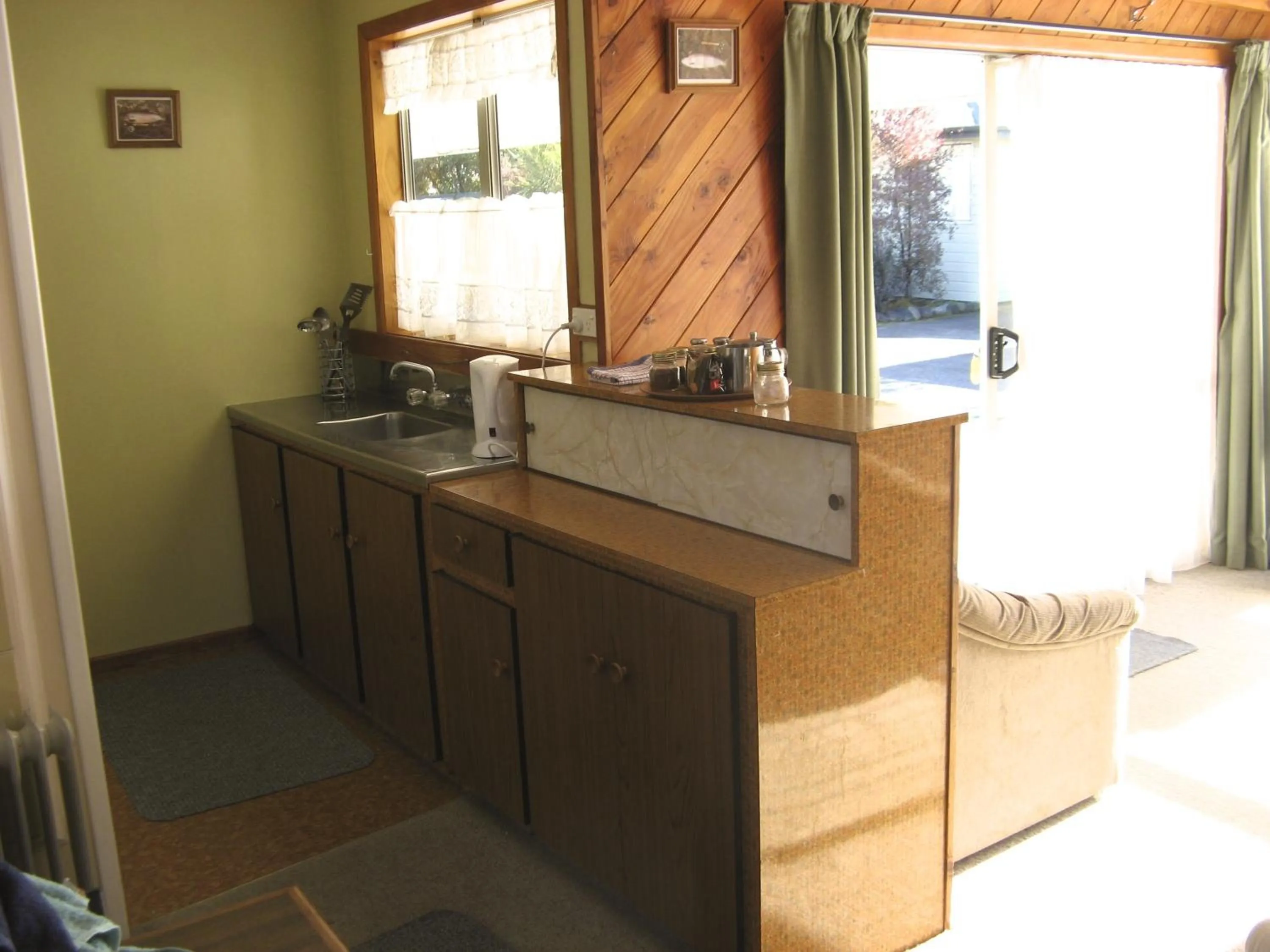 Kitchen or kitchenette in Tongariro River Motel