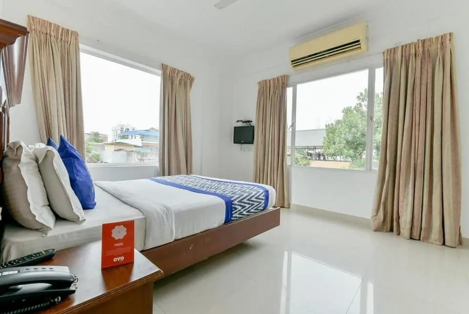 Deluxe Double Room (2 Adults + 1 Child) in Hotel Centre Point
