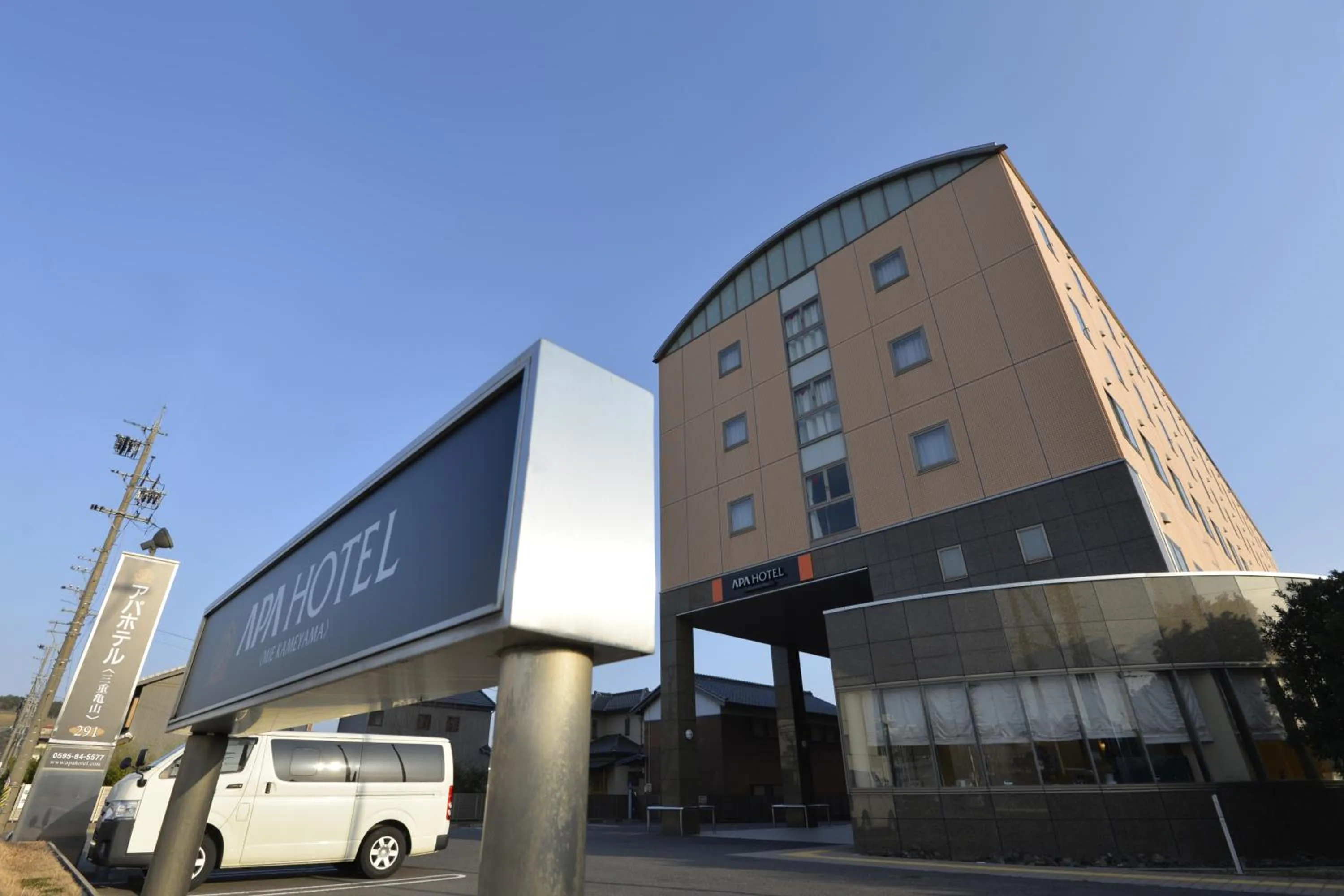 Facade/entrance in APA Hotel Mie Kameyama