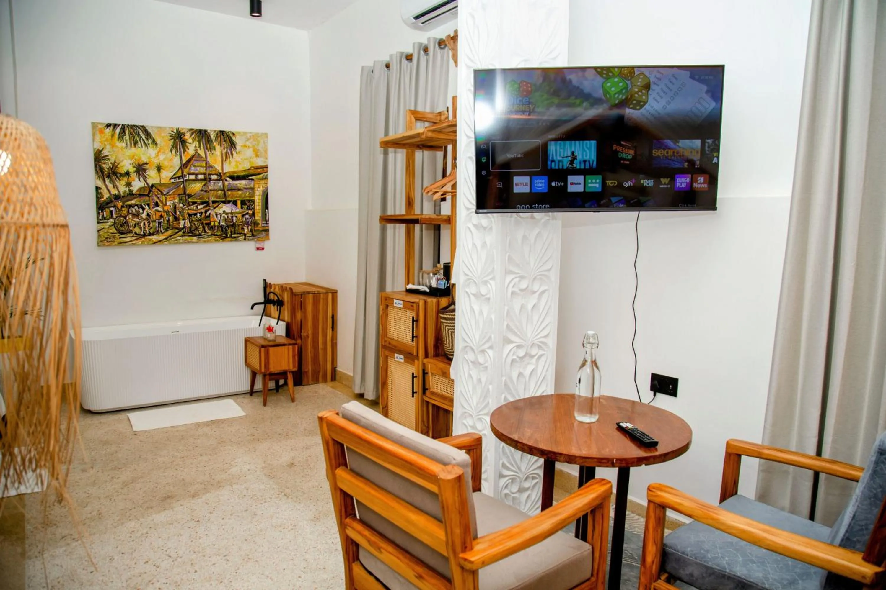 TV and multimedia in Bellissimo Boutique Hotel