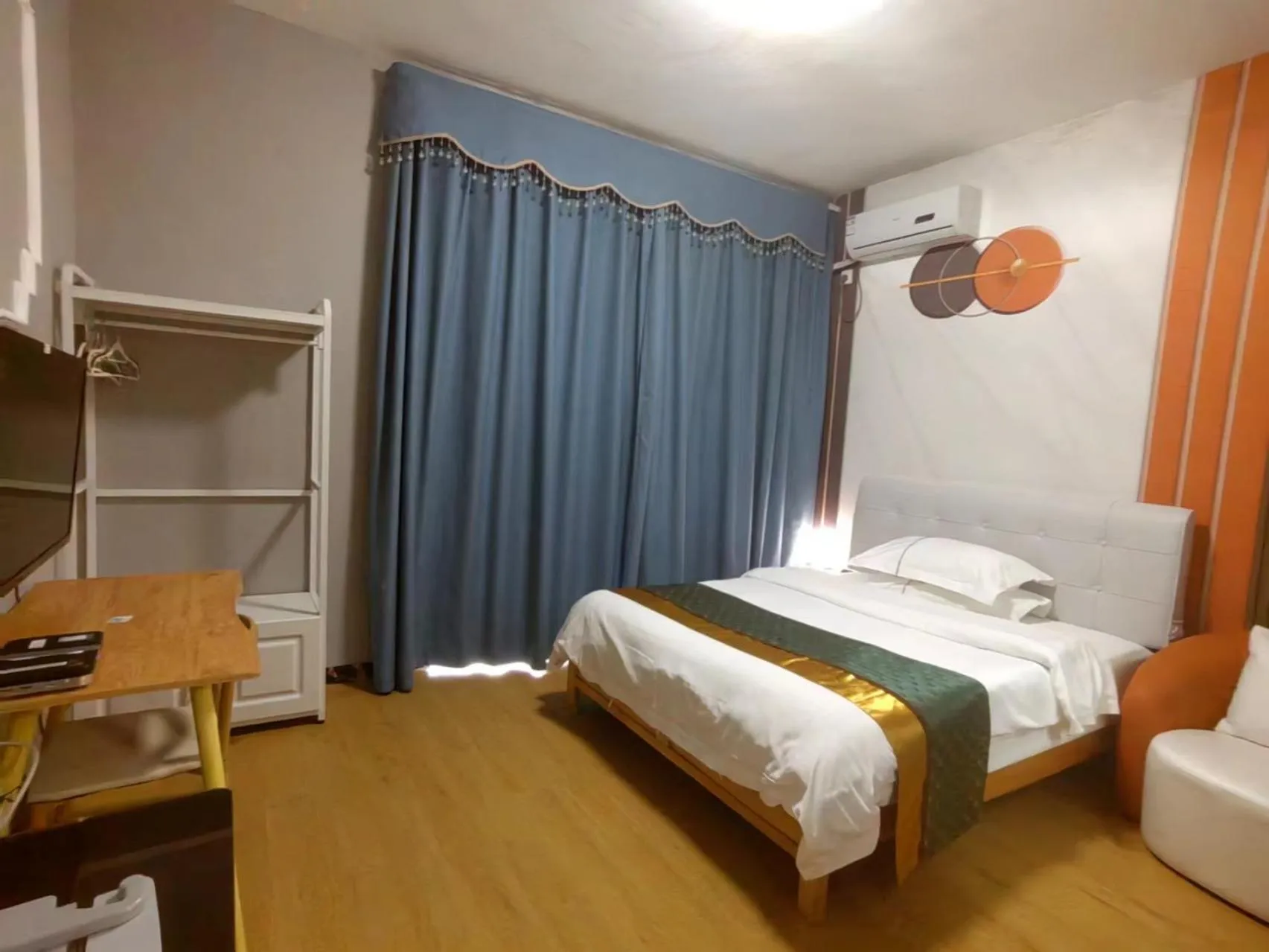 Photo of the whole room, Bed in Meiru Apartment Hotel Guangzhou Bolin Apartment