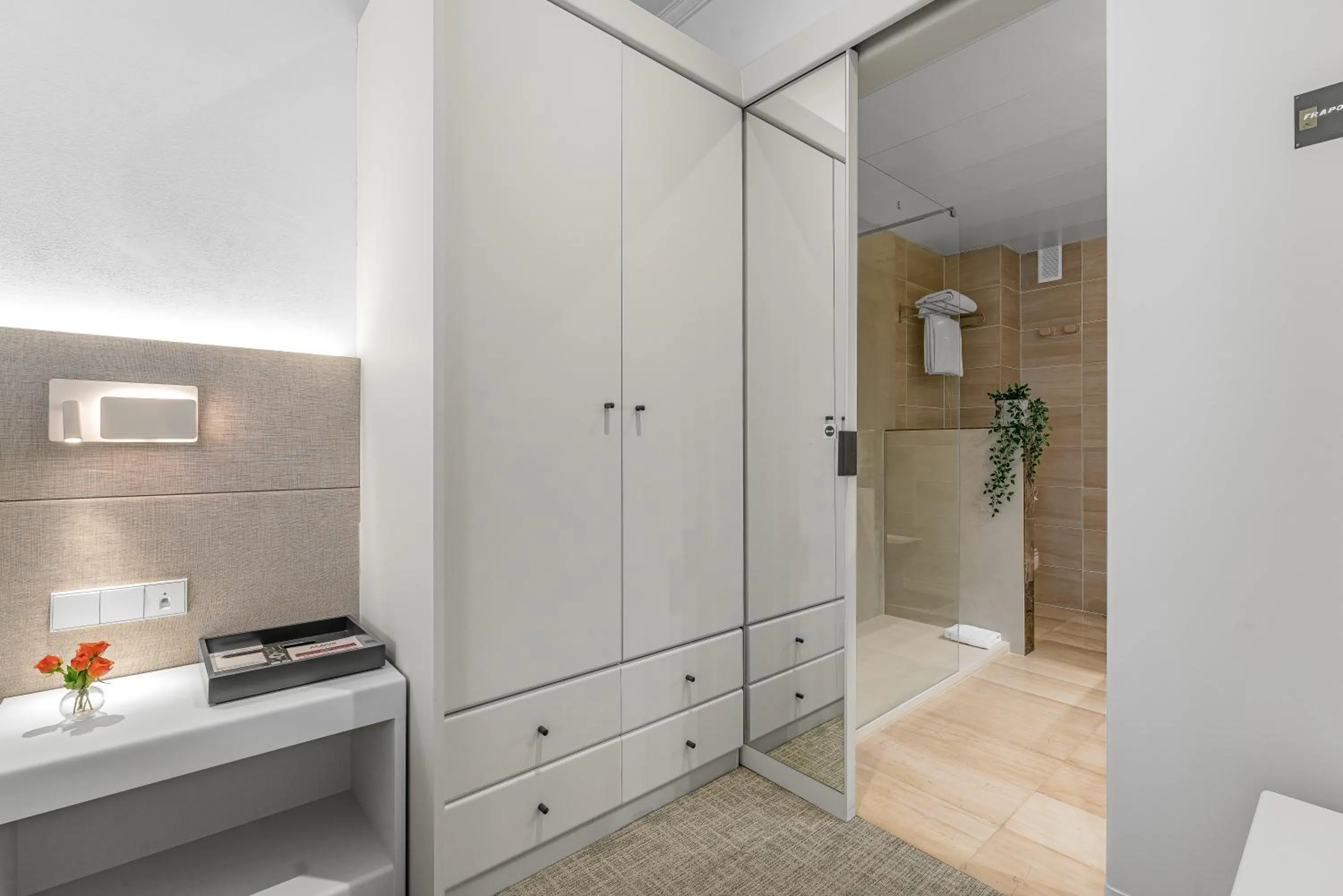 wardrobe in Acacia Suite