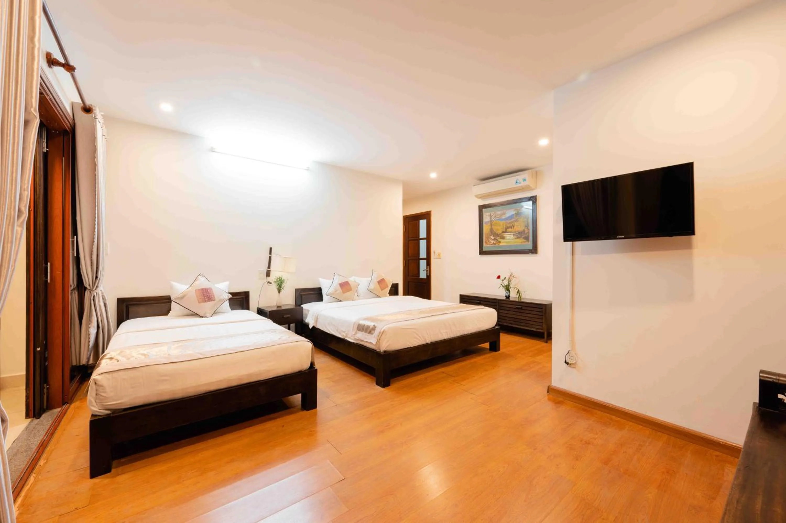 Photo of the whole room, Bed in B'Lan Riverside Villa