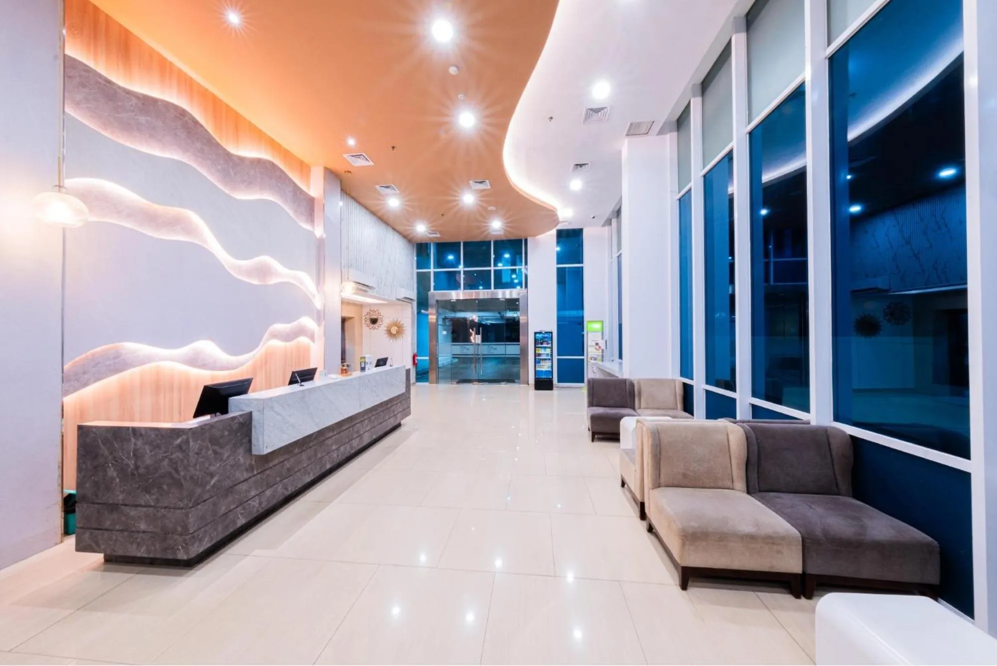 Living room, Bed in Whiz Prime Hotel Balikpapan