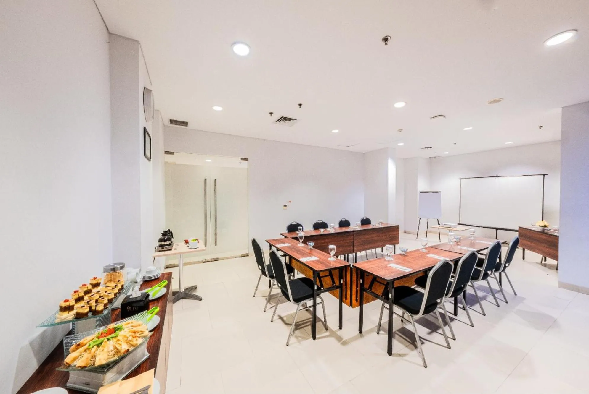 Meeting/conference room in Whiz Prime Hotel Balikpapan
