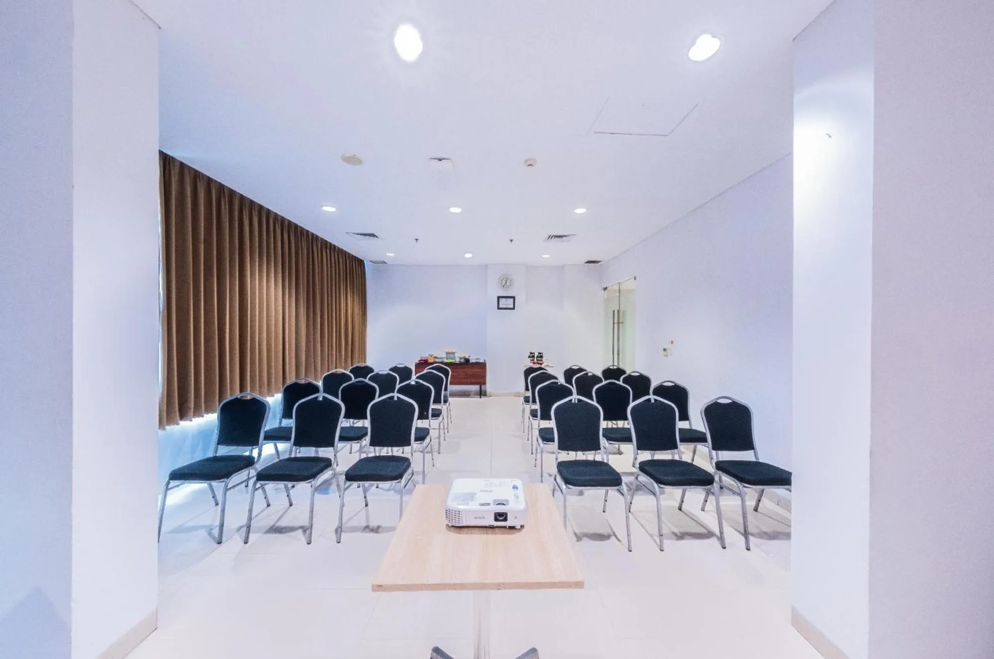 Meeting/conference room in Whiz Prime Hotel Balikpapan