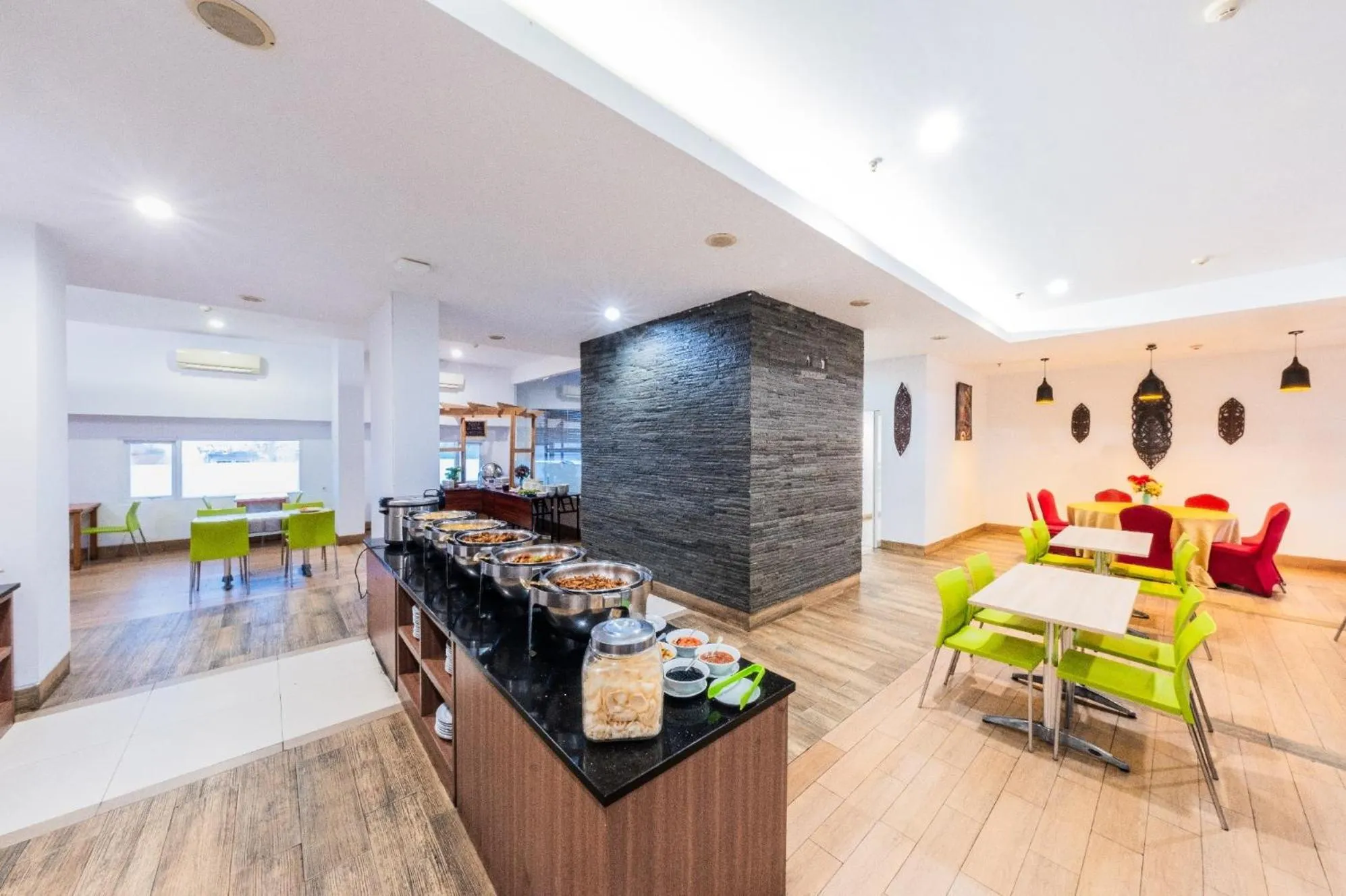 Restaurant/places to eat in Whiz Prime Hotel Balikpapan