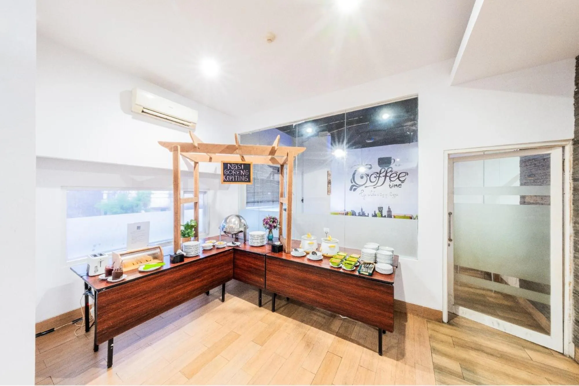 Restaurant/places to eat in Whiz Prime Hotel Balikpapan