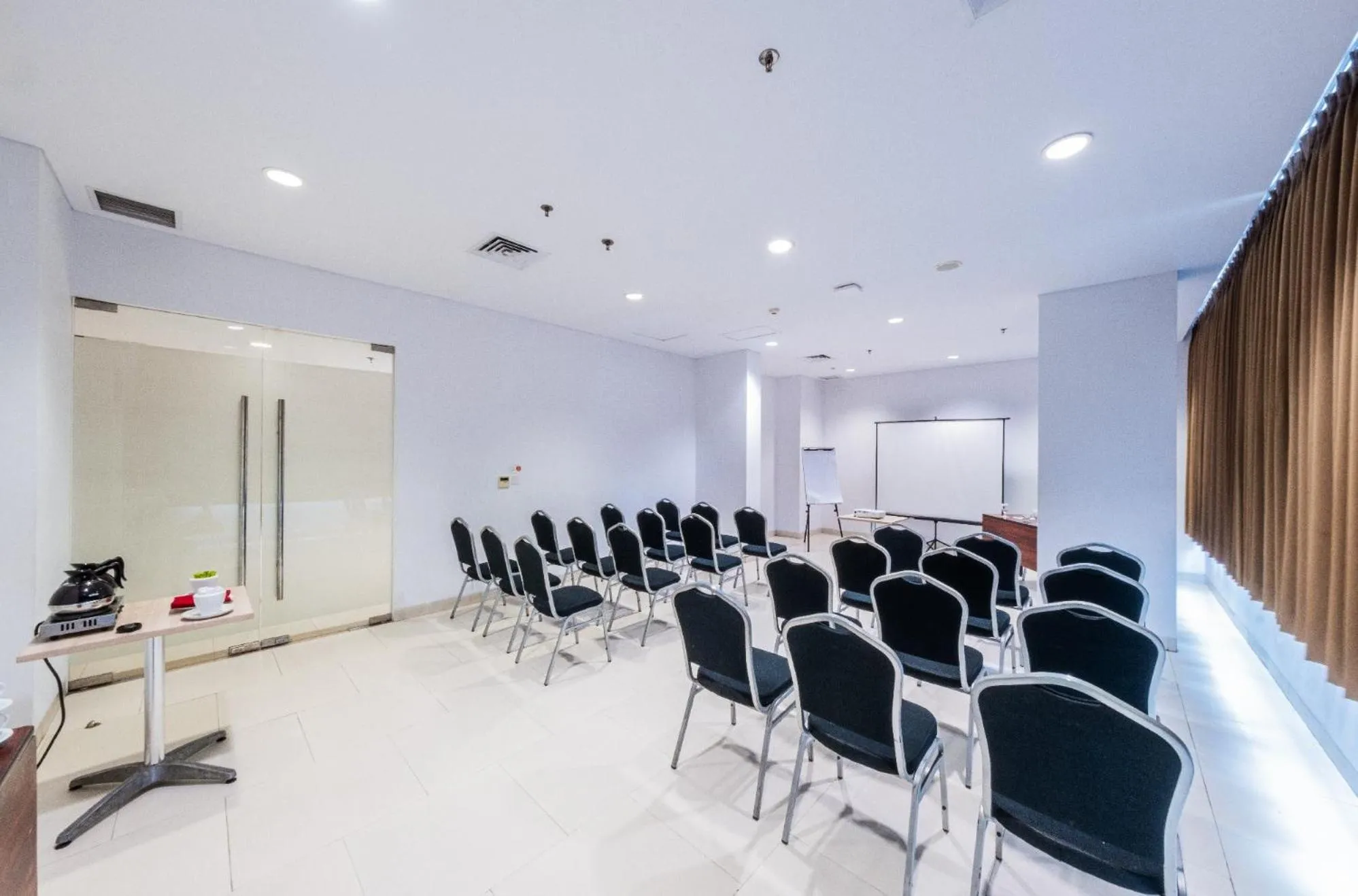 Meeting/conference room in Whiz Prime Hotel Balikpapan