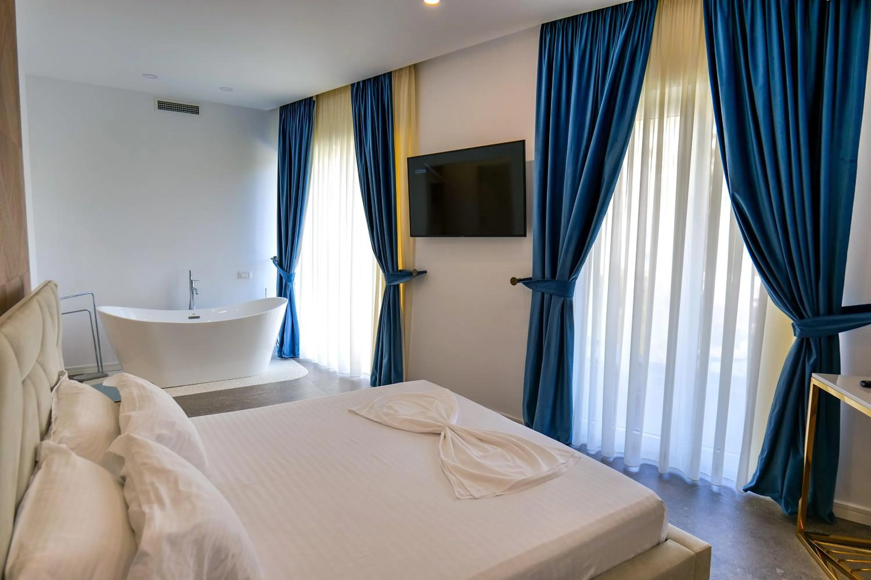 Bed in HH Boutique Hotel