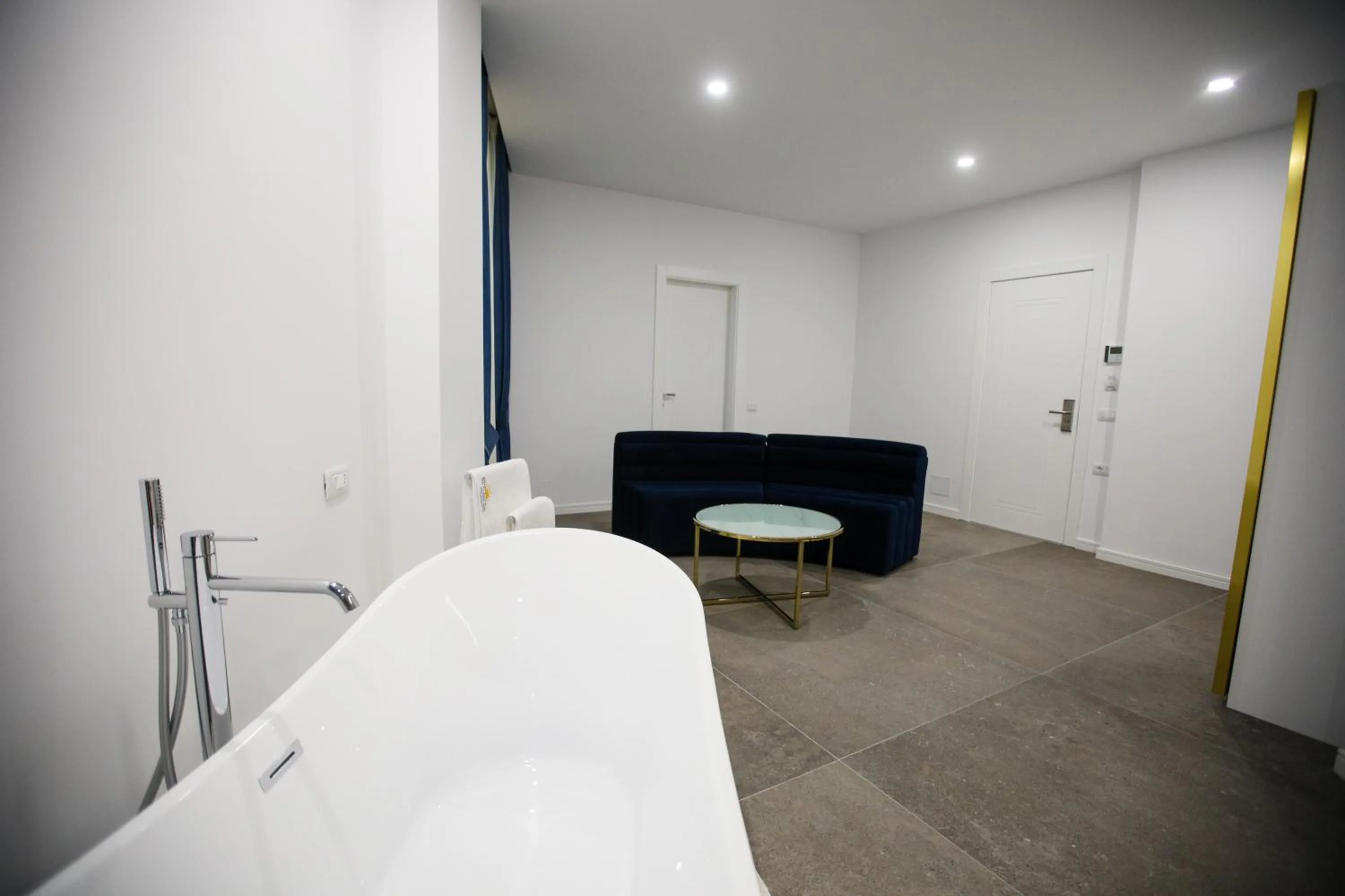 Bathroom, Bed in HH Boutique Hotel