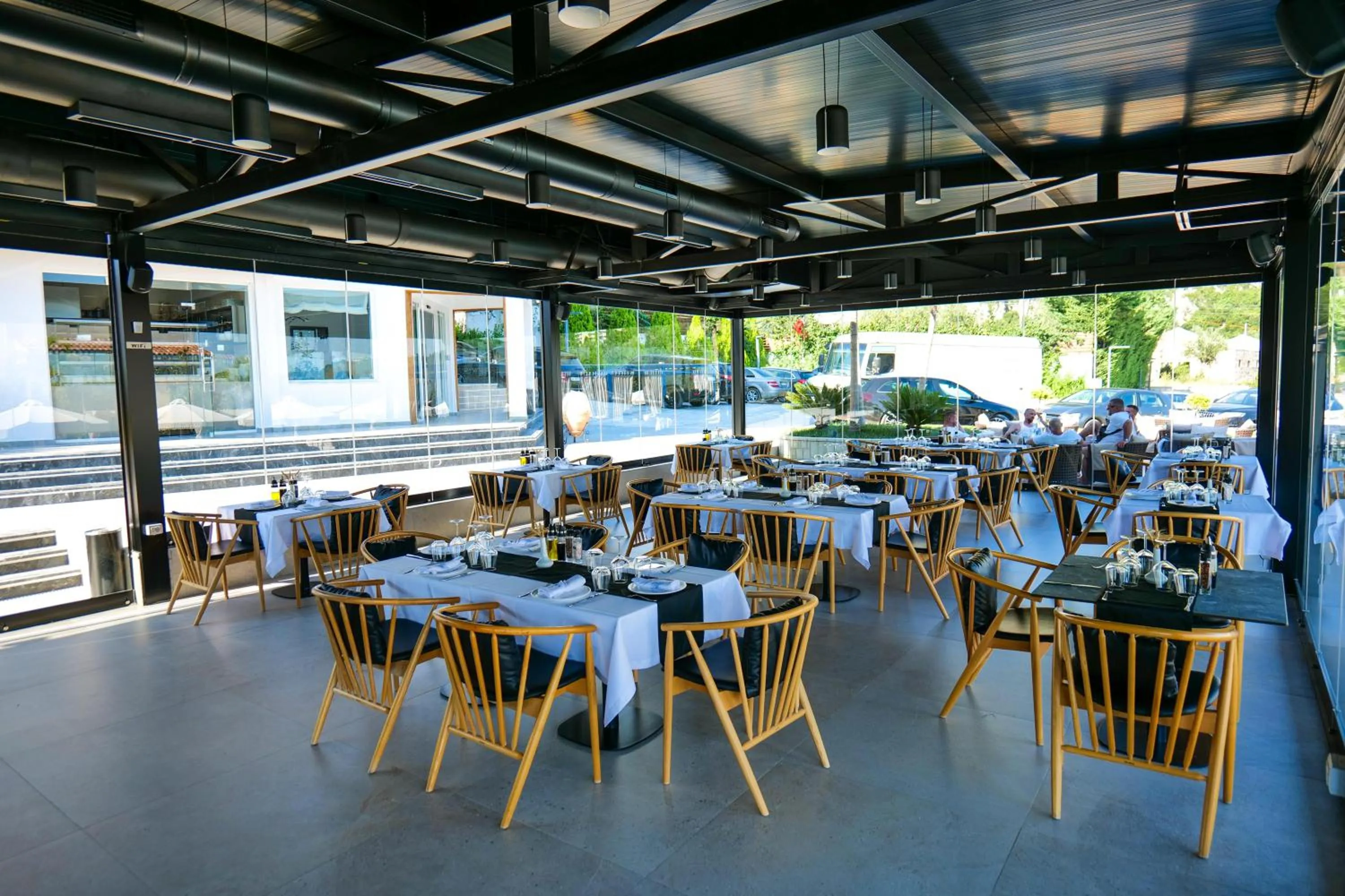 Restaurant/places to eat in HH Boutique Hotel