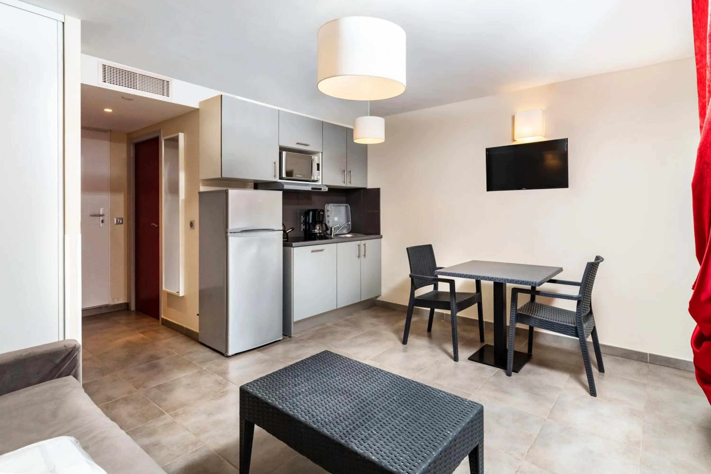 Kitchen or kitchenette in SOWELL RESIDENCES Les Perles du Golfe de Saint-Tropez