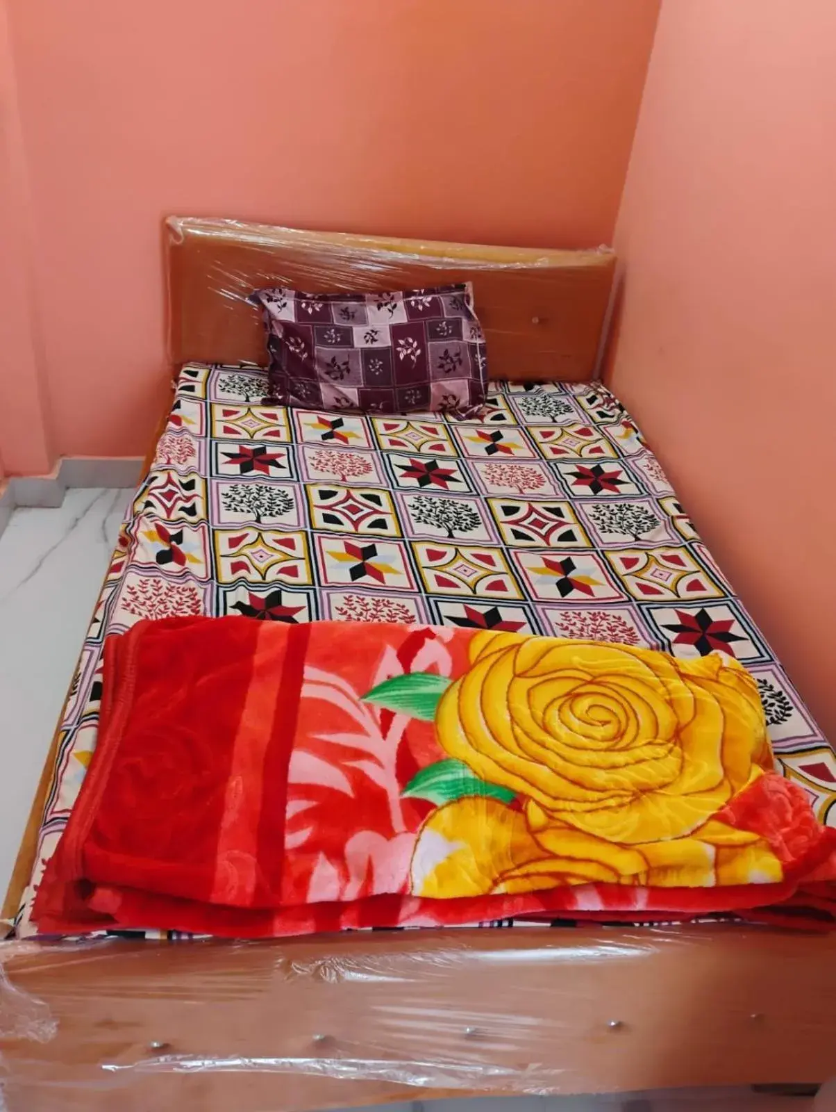 Budget Single Room in Geeta Teerth Guest House AC and Non AC Rooms Budget Single Room in Geeta Teerth Guest House AC and Non AC Rooms