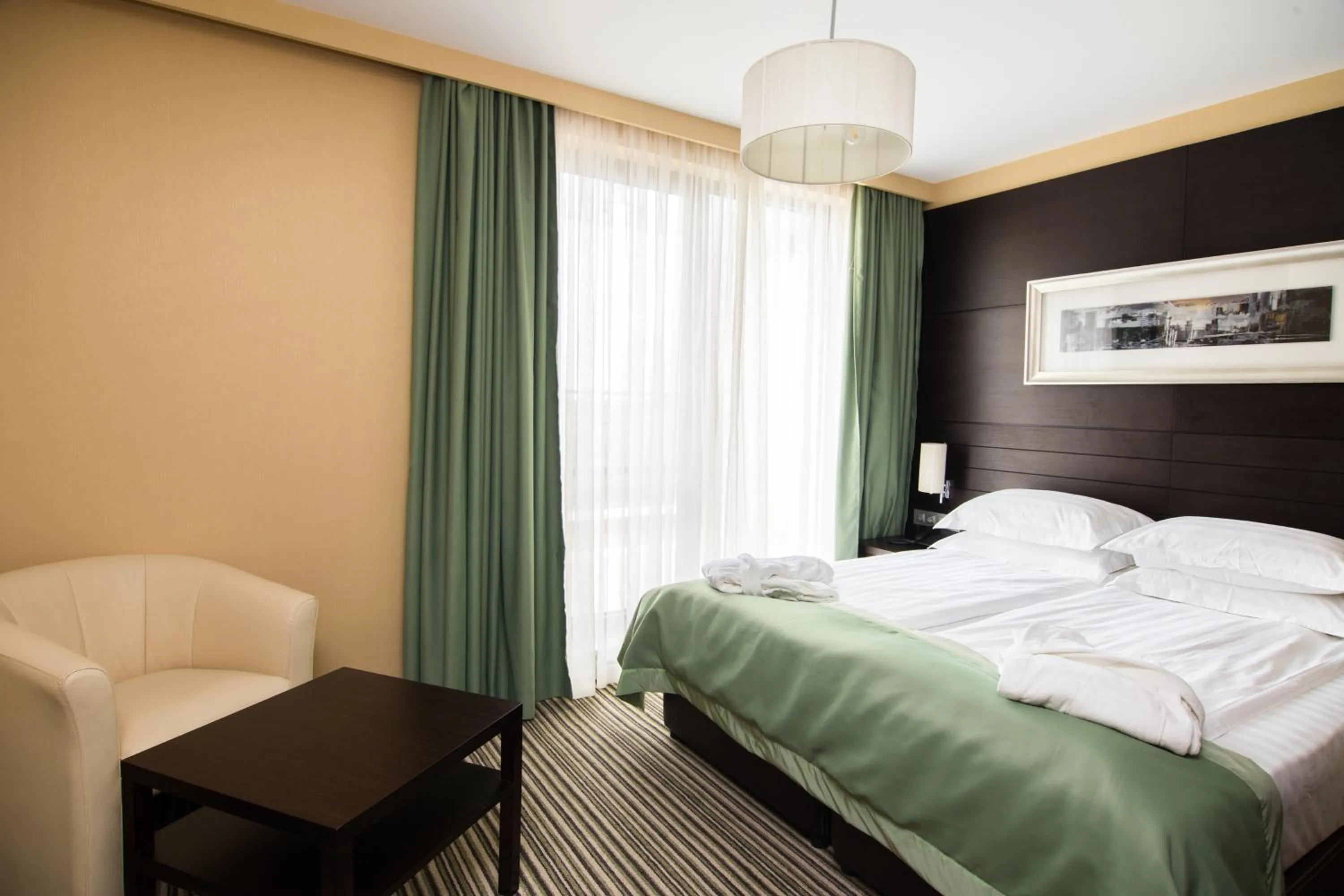 Bedroom, Bed in Best Western Plus Olives City Hotel - Free Pool & Parking