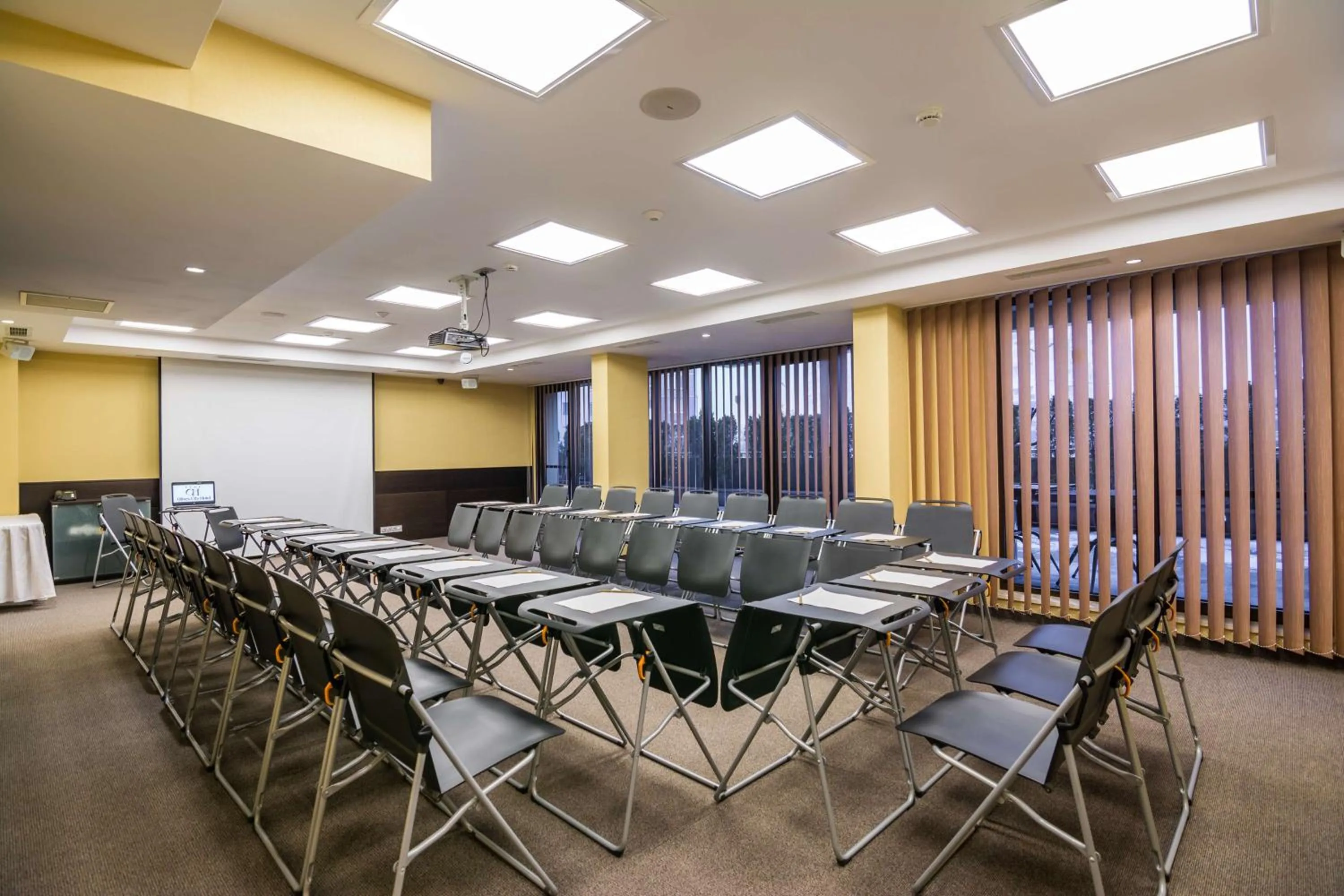 Meeting/conference room in Best Western Plus Olives City Hotel - Free Pool & Parking