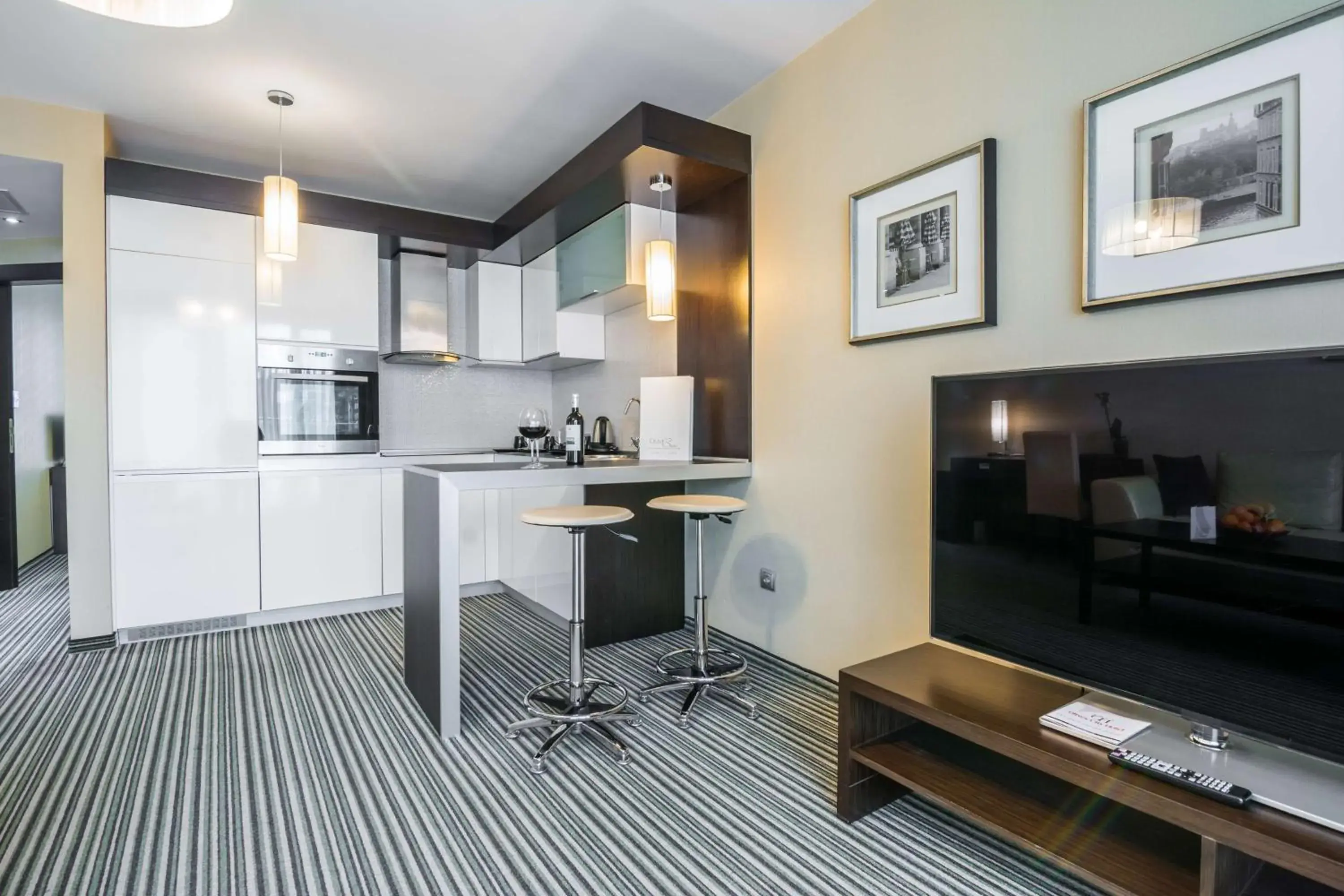 Two-Bedroom Apartment with Two King Beds - Non-Smoking in Best Western Plus Olives City Hotel - Free Pool & Parking Two-Bedroom Apartment with Two King Beds - Non-Smoking in Best Western Plus Olives City Hotel - Free Pool & Parking