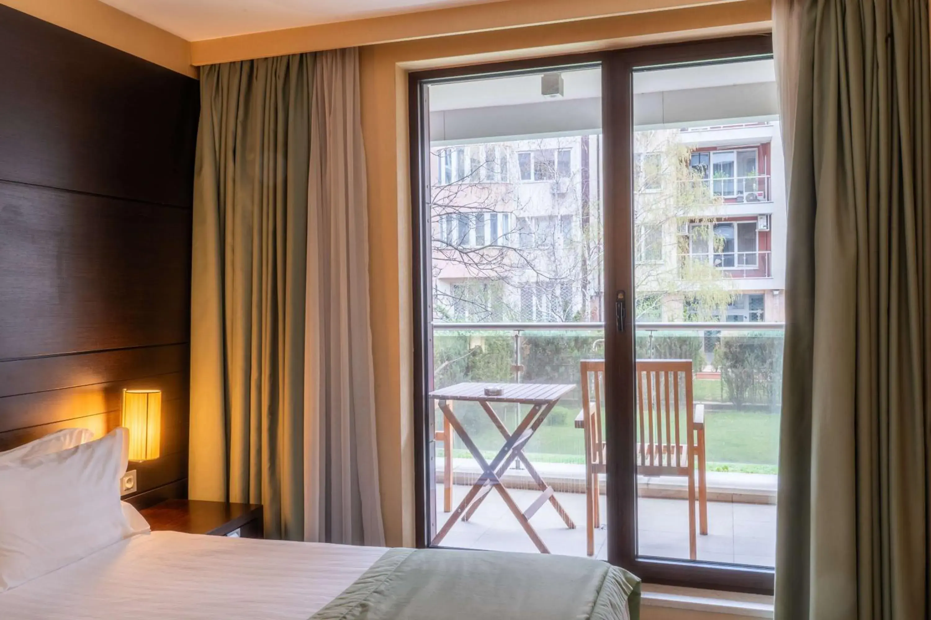 Deluxe Queen Studio with Terrace – Non-Smoking in Best Western Plus Olives City Hotel - Free Pool & Parking Deluxe Queen Studio with Terrace – Non-Smoking in Best Western Plus Olives City Hotel - Free Pool & Parking