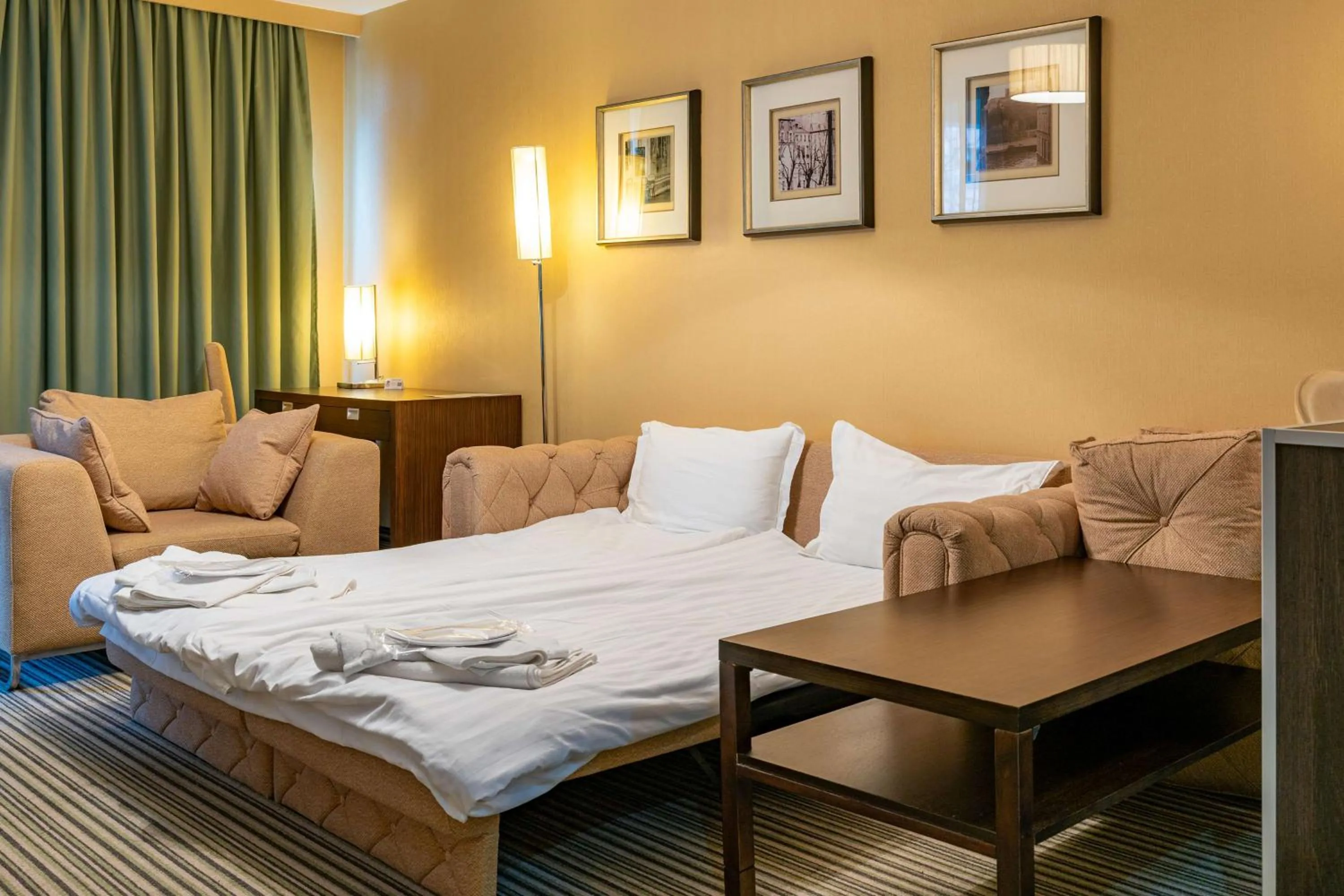 Other, Bed in Best Western Plus Olives City Hotel - Free Pool & Parking