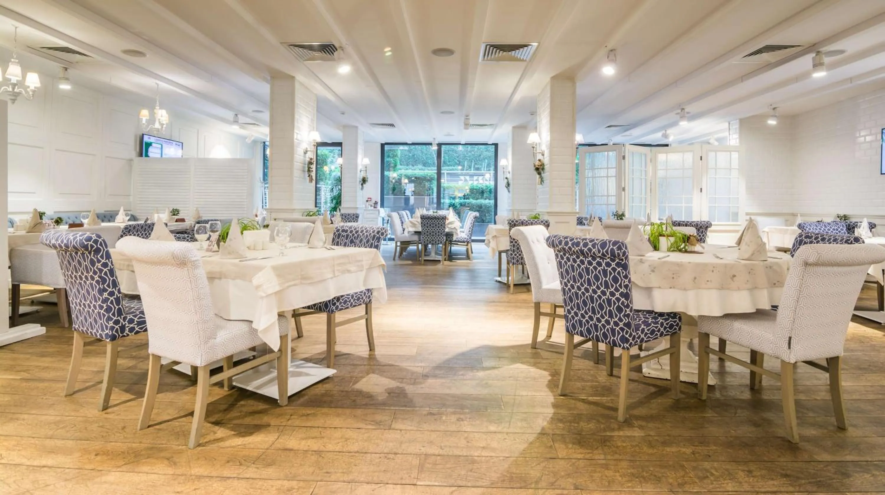 Restaurant/places to eat in Best Western Plus Olives City Hotel - Free Pool & Parking