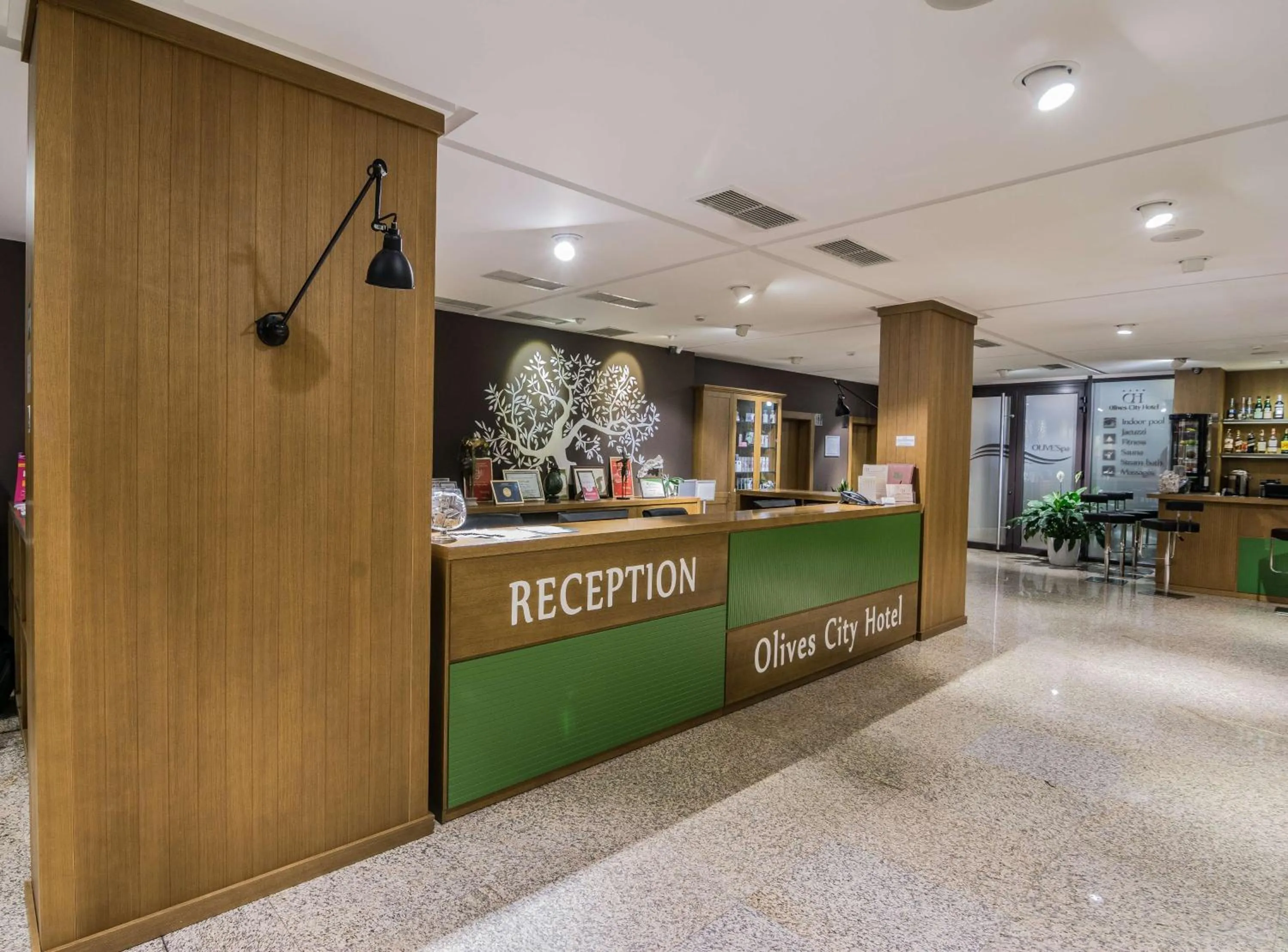Lobby or reception in Best Western Plus Olives City Hotel - Free Pool & Parking