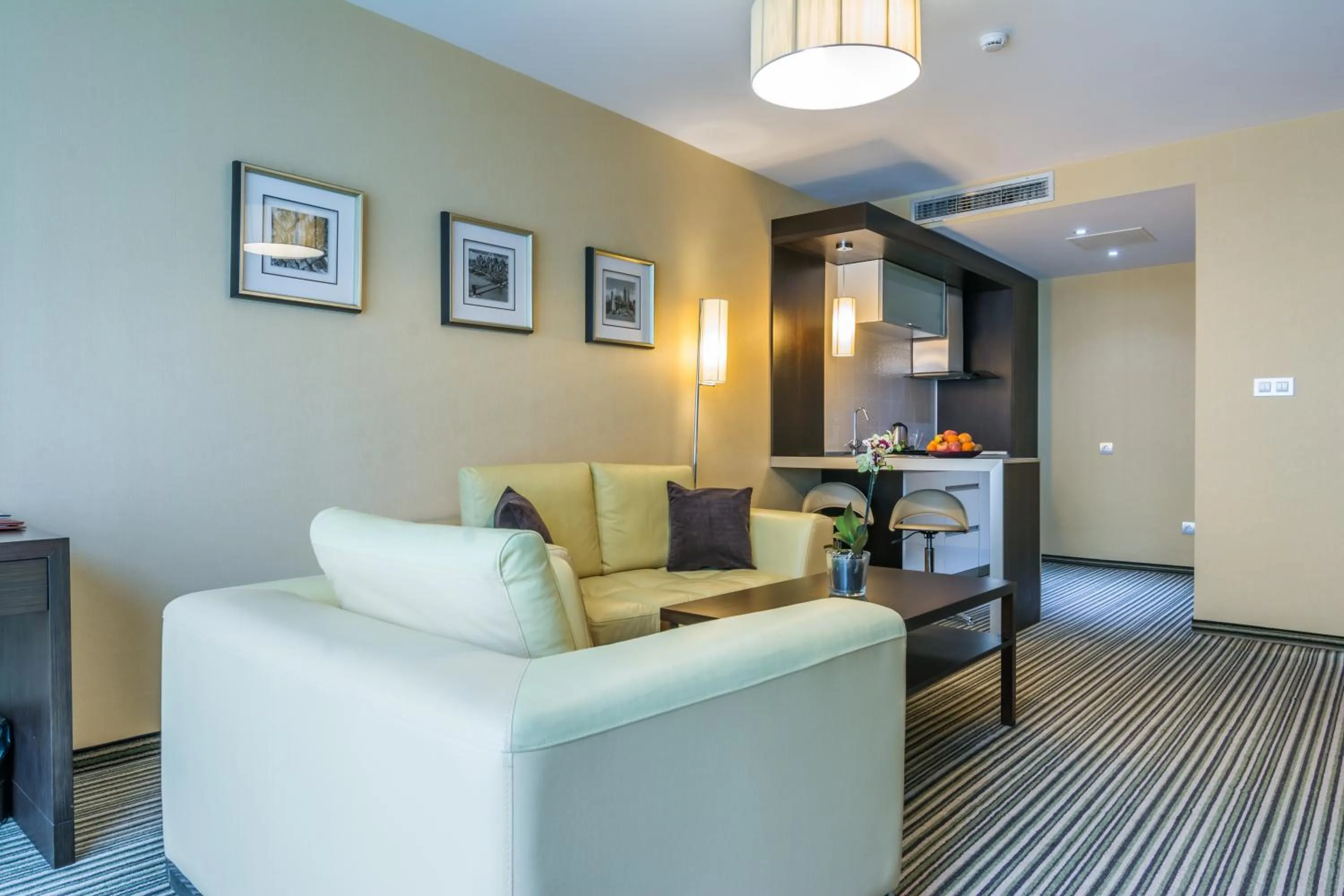 Living room in Best Western Plus Olives City Hotel - Free Pool & Parking