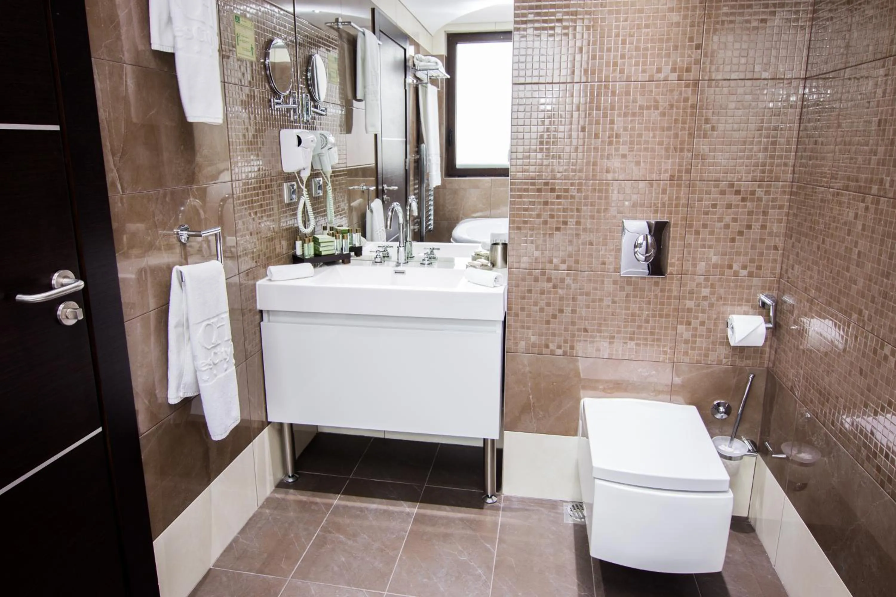 Bathroom in Best Western Plus Olives City Hotel - Free Pool & Parking
