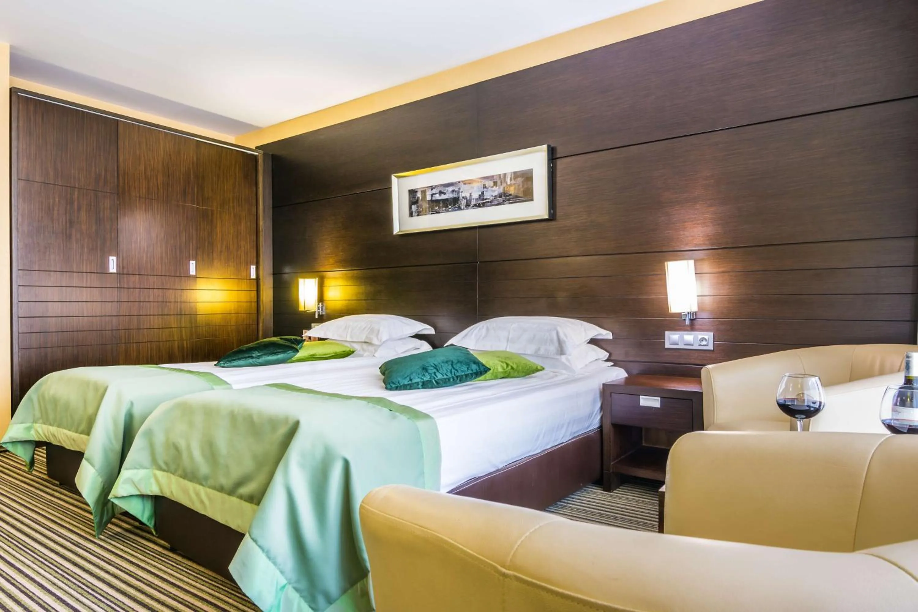 Bedroom, Bed in Best Western Plus Olives City Hotel - Free Pool & Parking