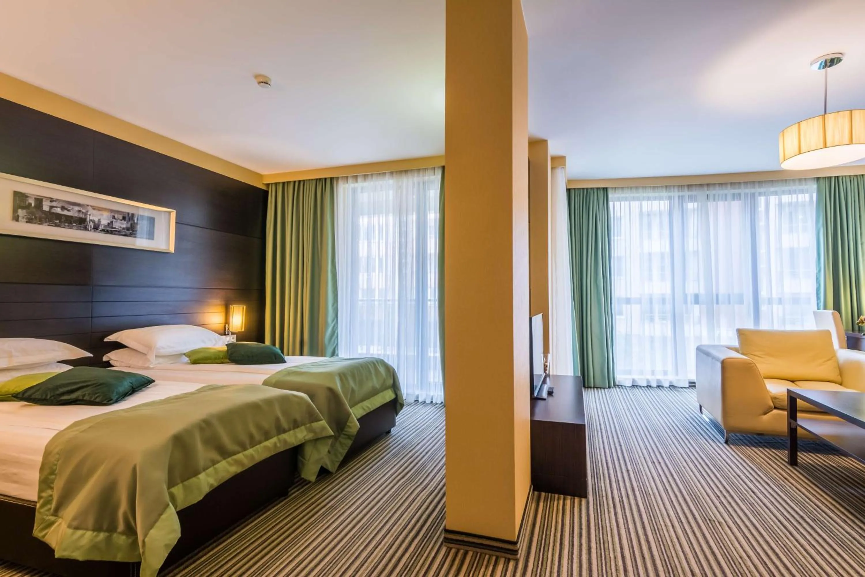 Bedroom, Bed in Best Western Plus Olives City Hotel - Free Pool & Parking