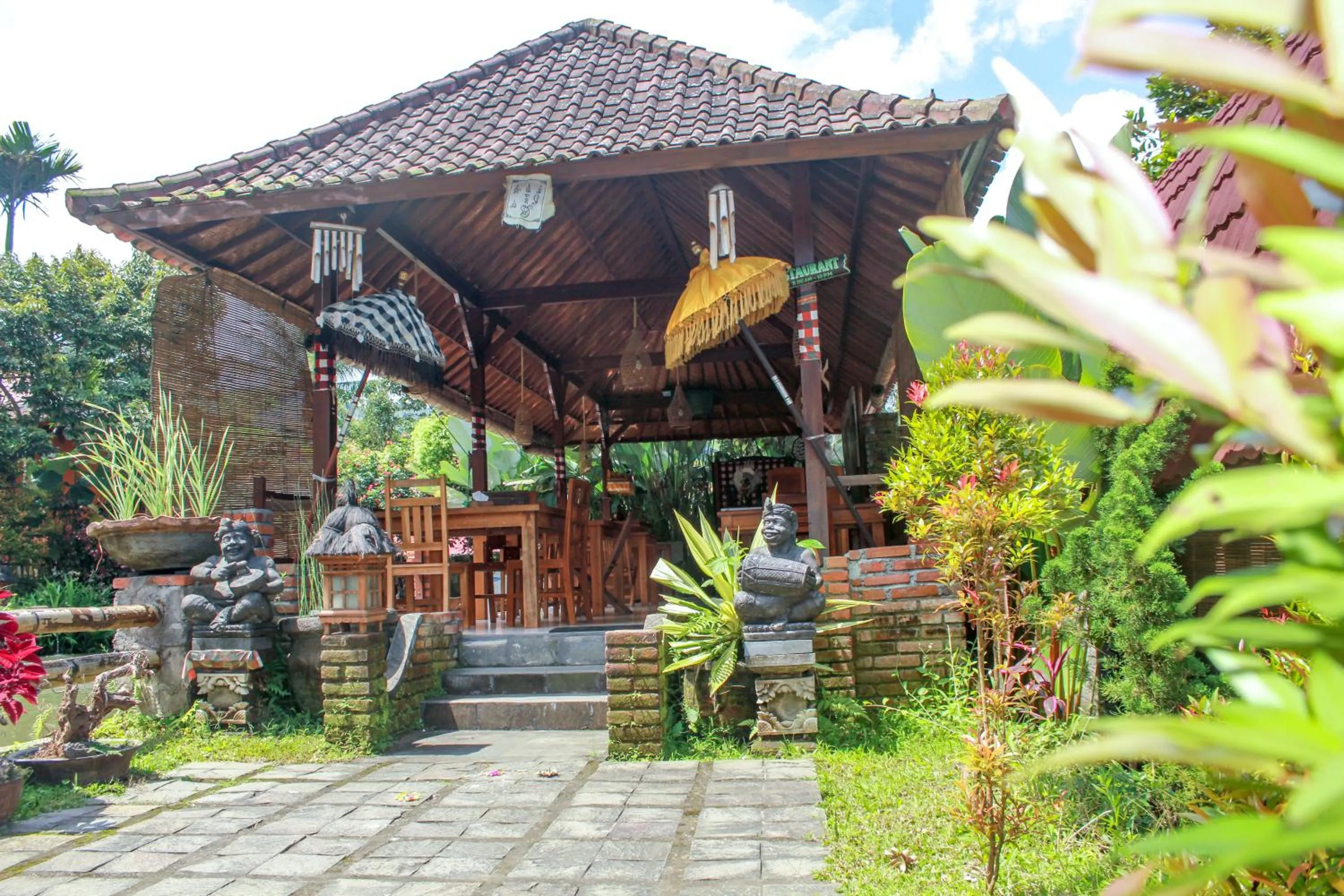 Restaurant/places to eat in Amartya Puri Green Cottages