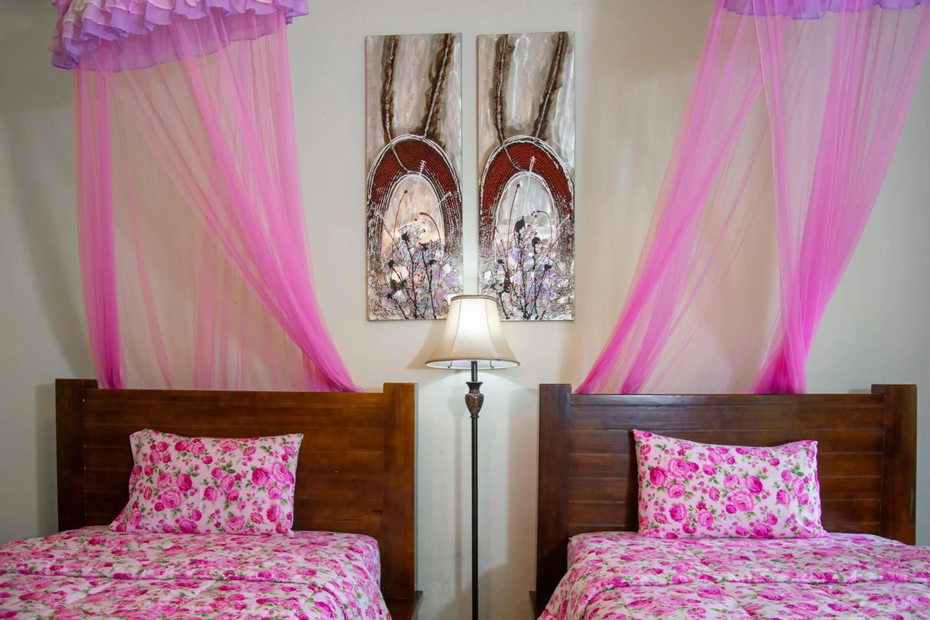 Bed in Amartya Puri Green Cottages